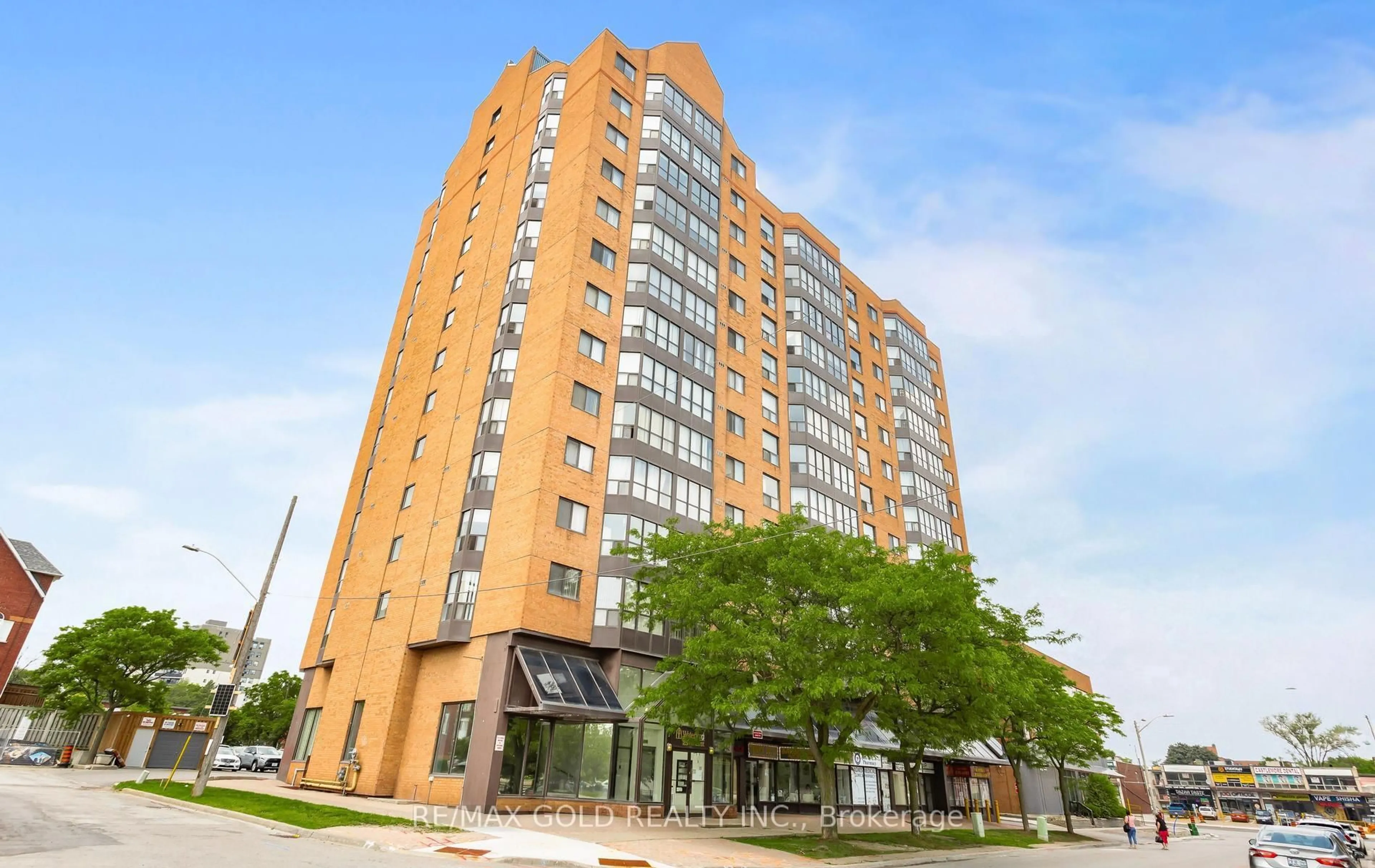 Indoor foyer for 25 Agnes St #Cy-02, Mississauga Ontario L5B 3X7
