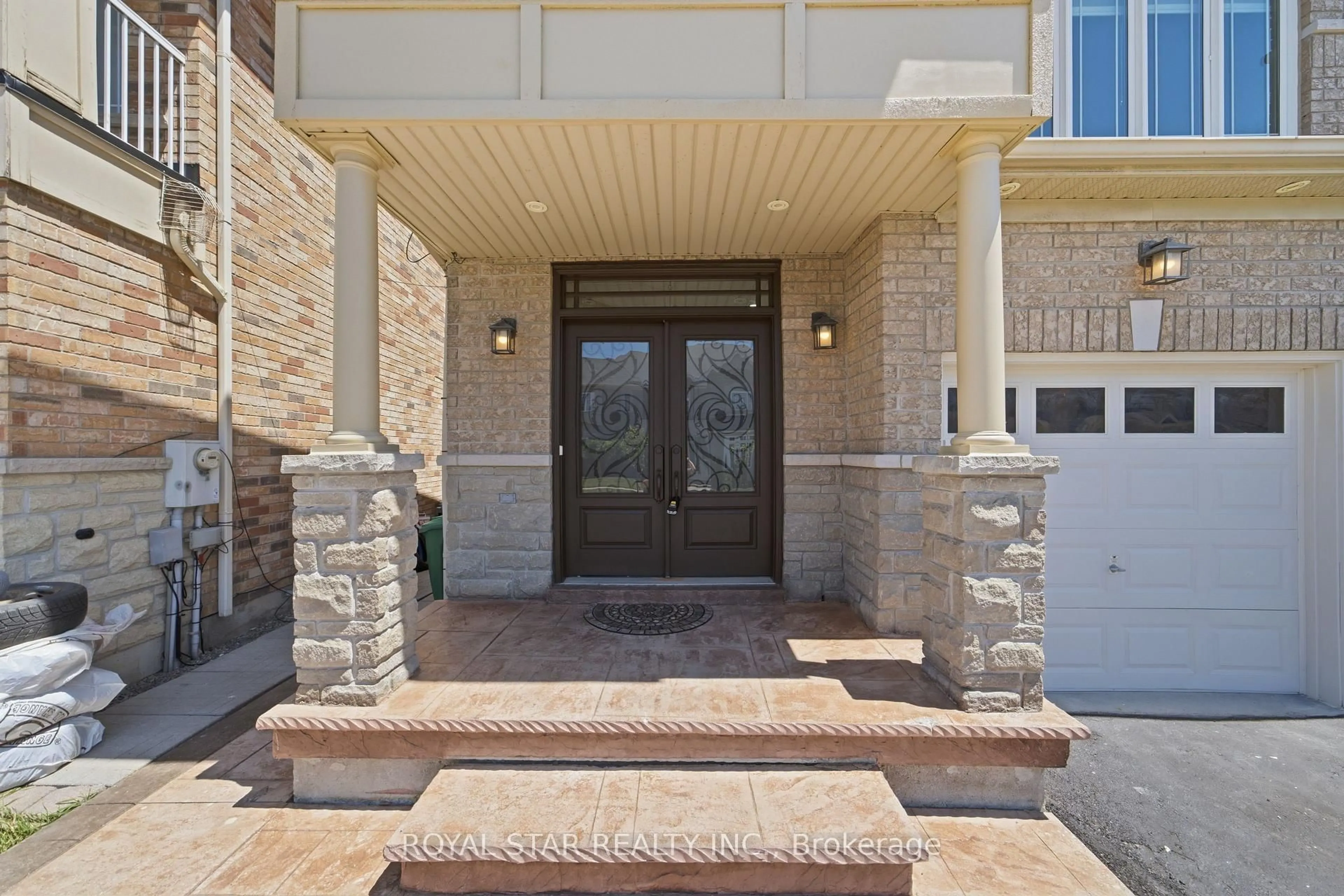 Indoor entryway for 75 Skyvalley Dr, Brampton Ontario L6P 3B7