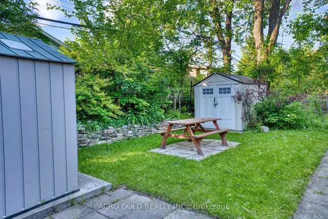 10 Kennebec Cres, Toronto 5