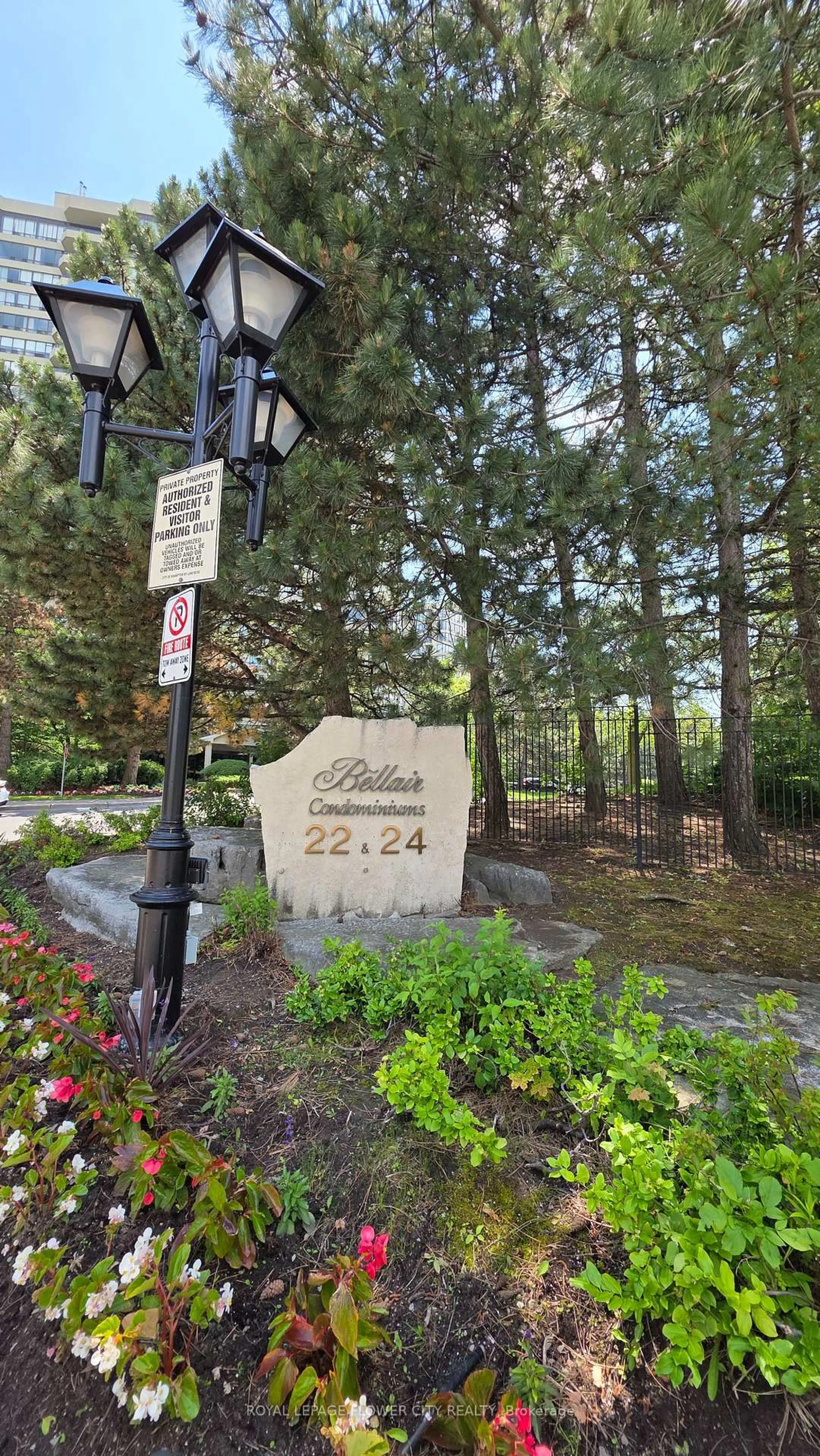Indoor foyer for 24 Hanover Rd #1408, Brampton Ontario L6S 5K8