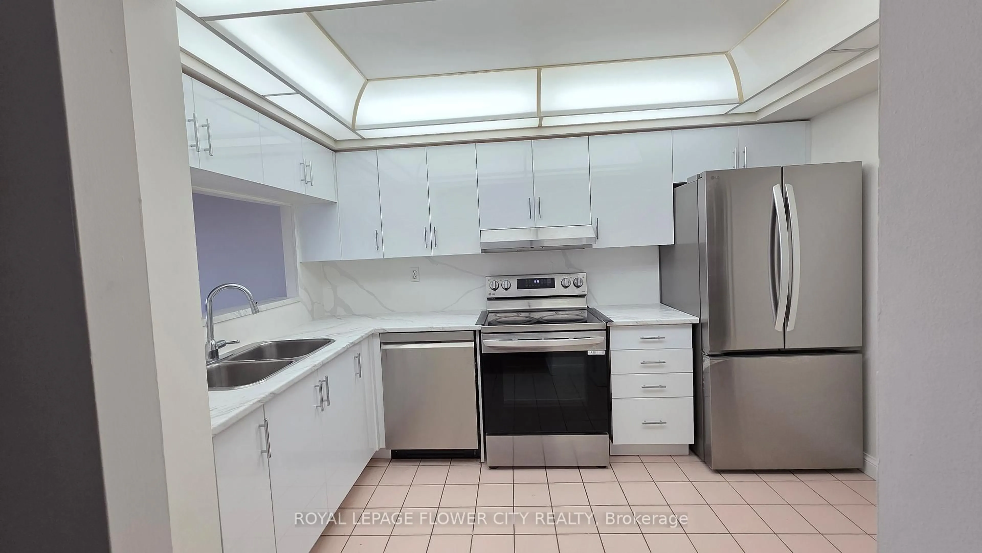 Standard kitchen, unknown for 24 Hanover Rd #1408, Brampton Ontario L6S 5K8