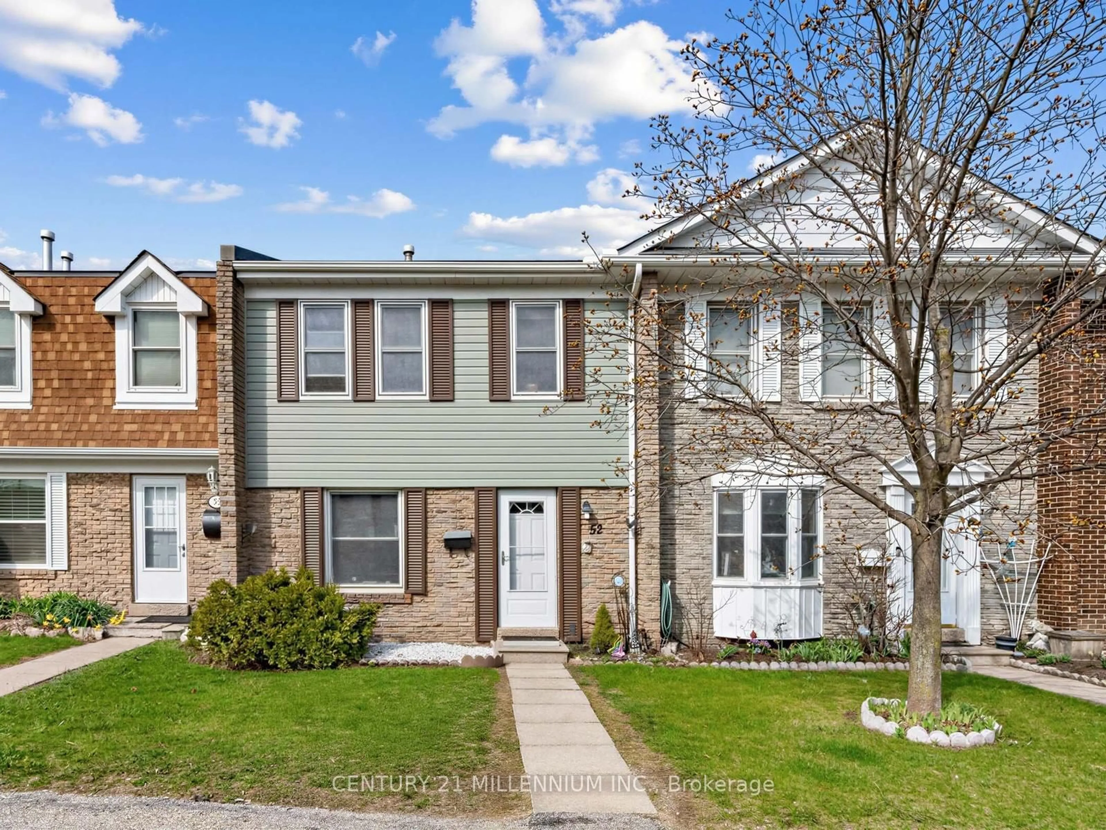 Home with vinyl exterior material, street for 1020 Central Park Dr #52, Brampton Ontario L6S 3L6
