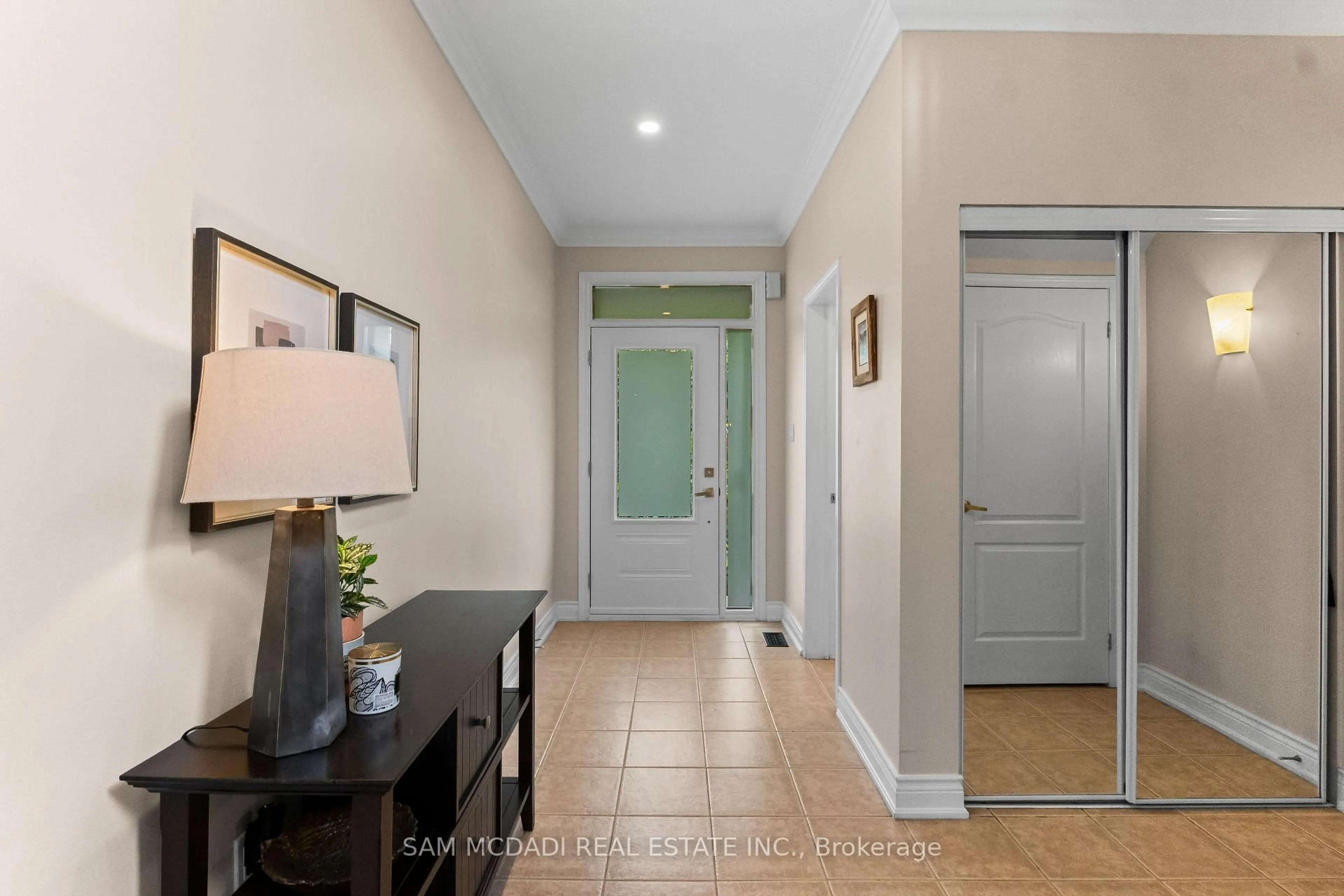 Indoor entryway for 899 Pickersgill Cres, Milton Ontario L9T 7T7