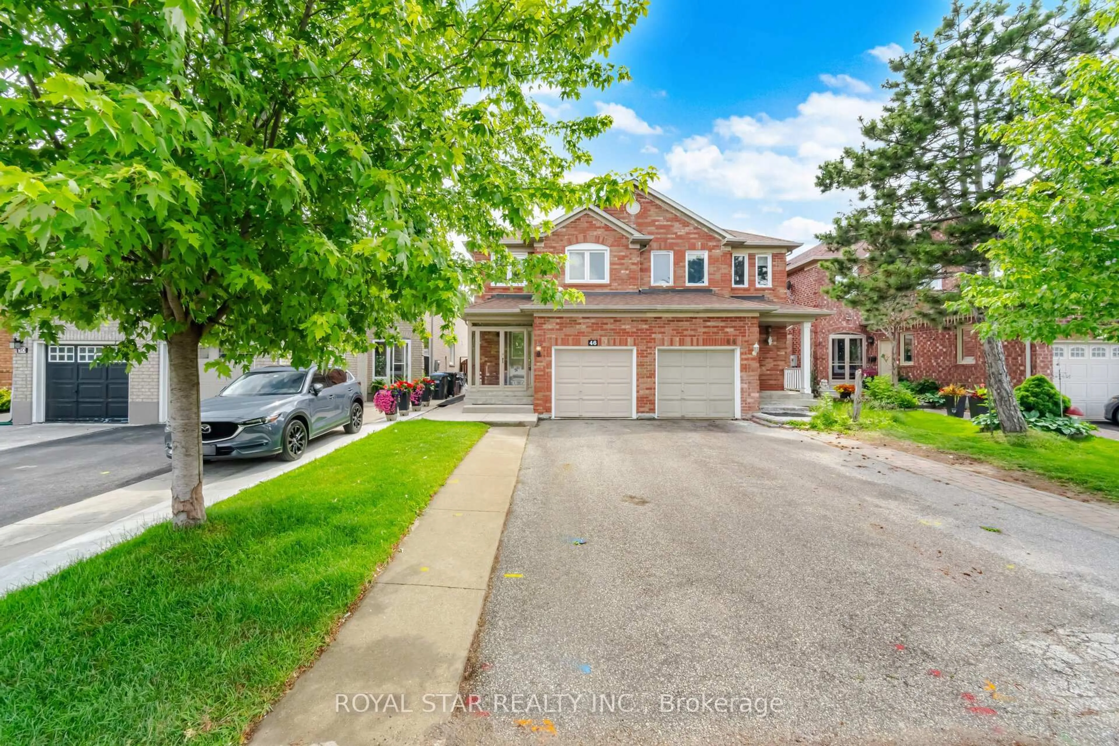 A pic from outside/outdoor area/front of a property/back of a property/a pic from drone, street for 46 Dusty Star Rd, Brampton Ontario L6R 1Y1