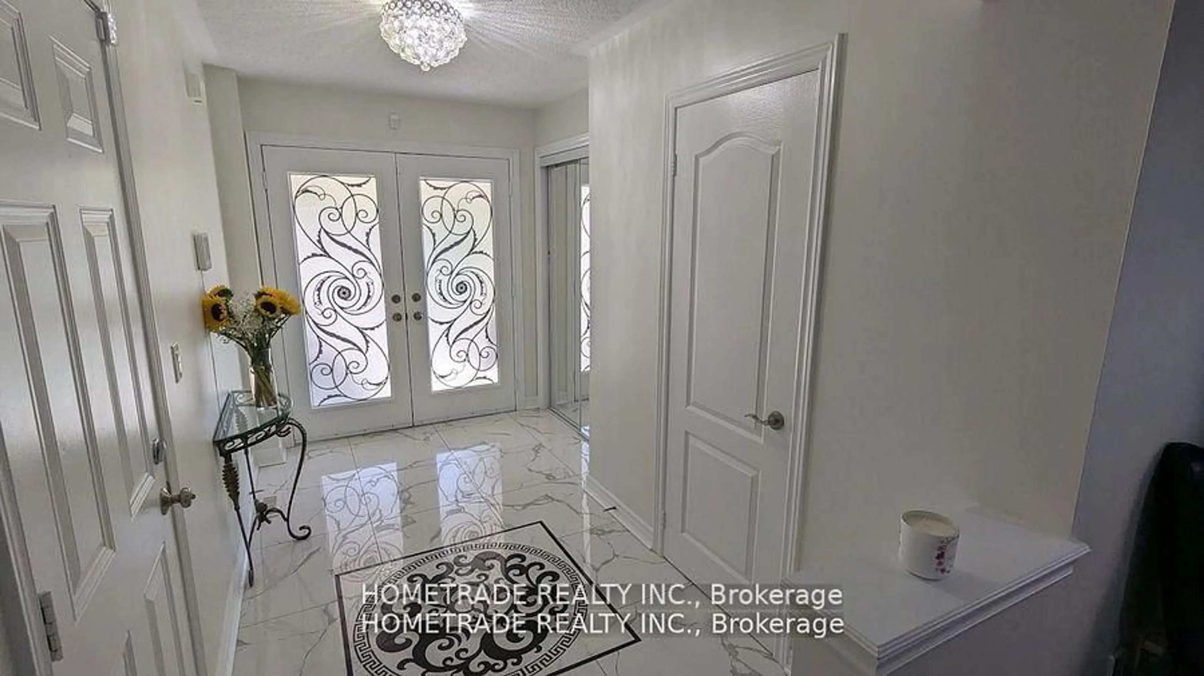 Indoor entryway for 4861 Verdi St, Burlington Ontario L7M 0H4
