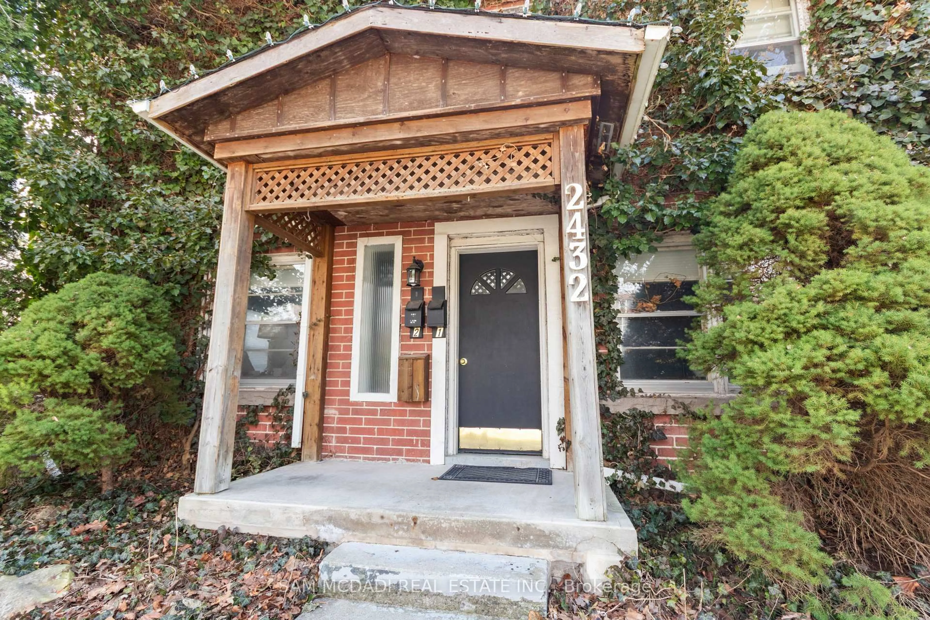 Unknown for 2430 - 2432 First St, Burlington Ontario L7R 1C6
