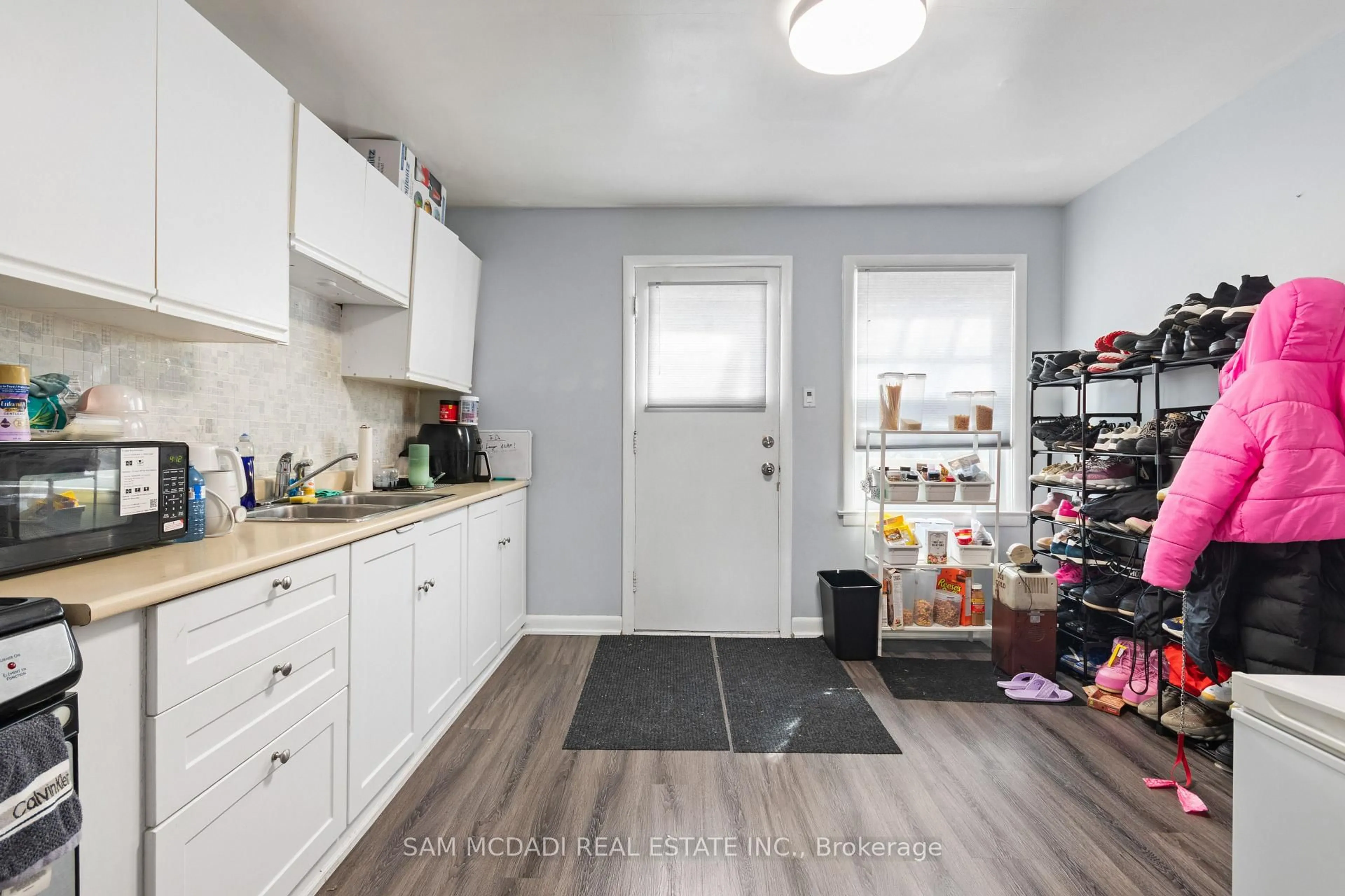 Unknown for 2430 - 2432 First St, Burlington Ontario L7R 1C6