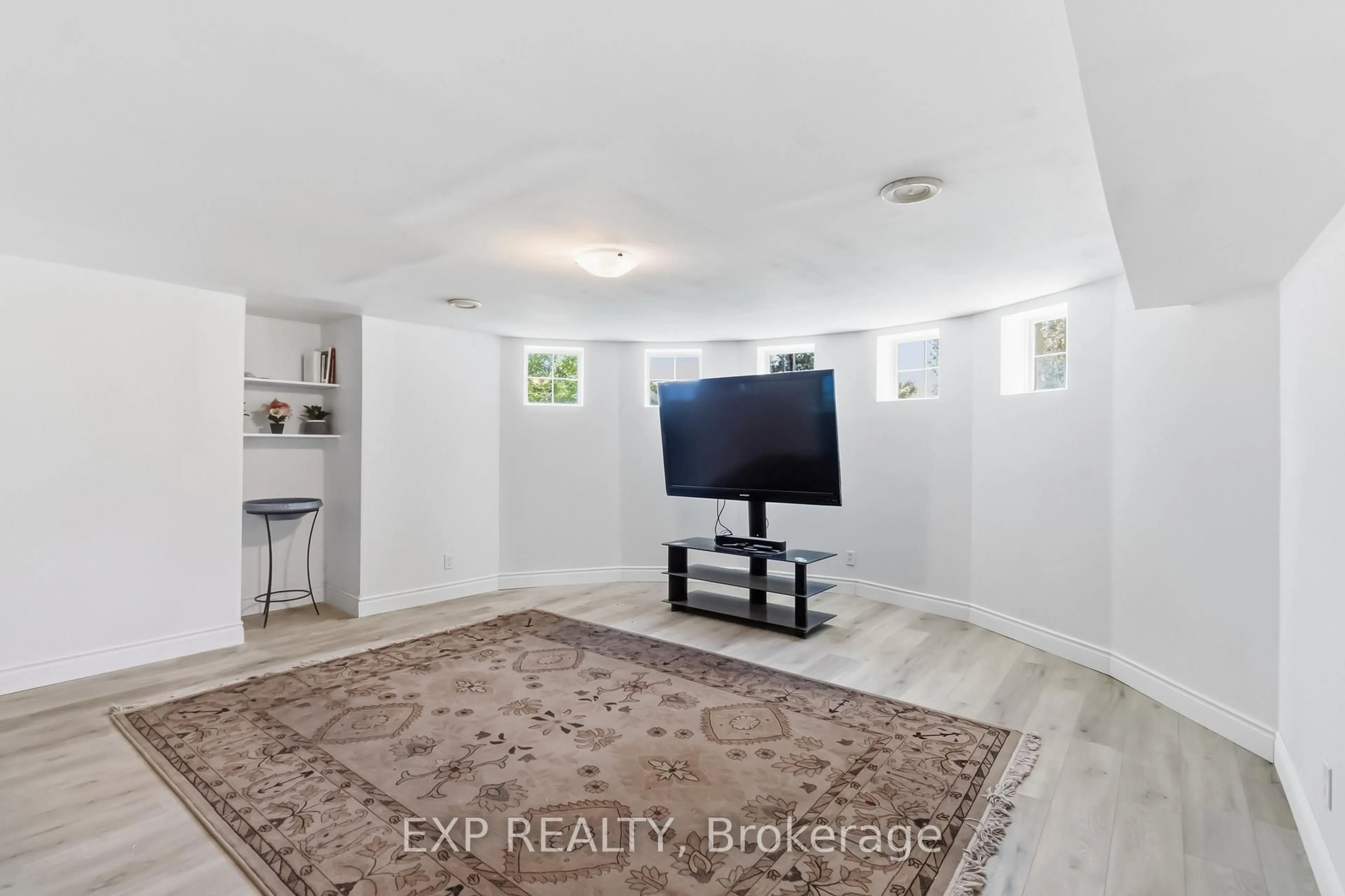 Home theater for 1401 Tamworth Crt, Burlington Ontario L7P 4V3