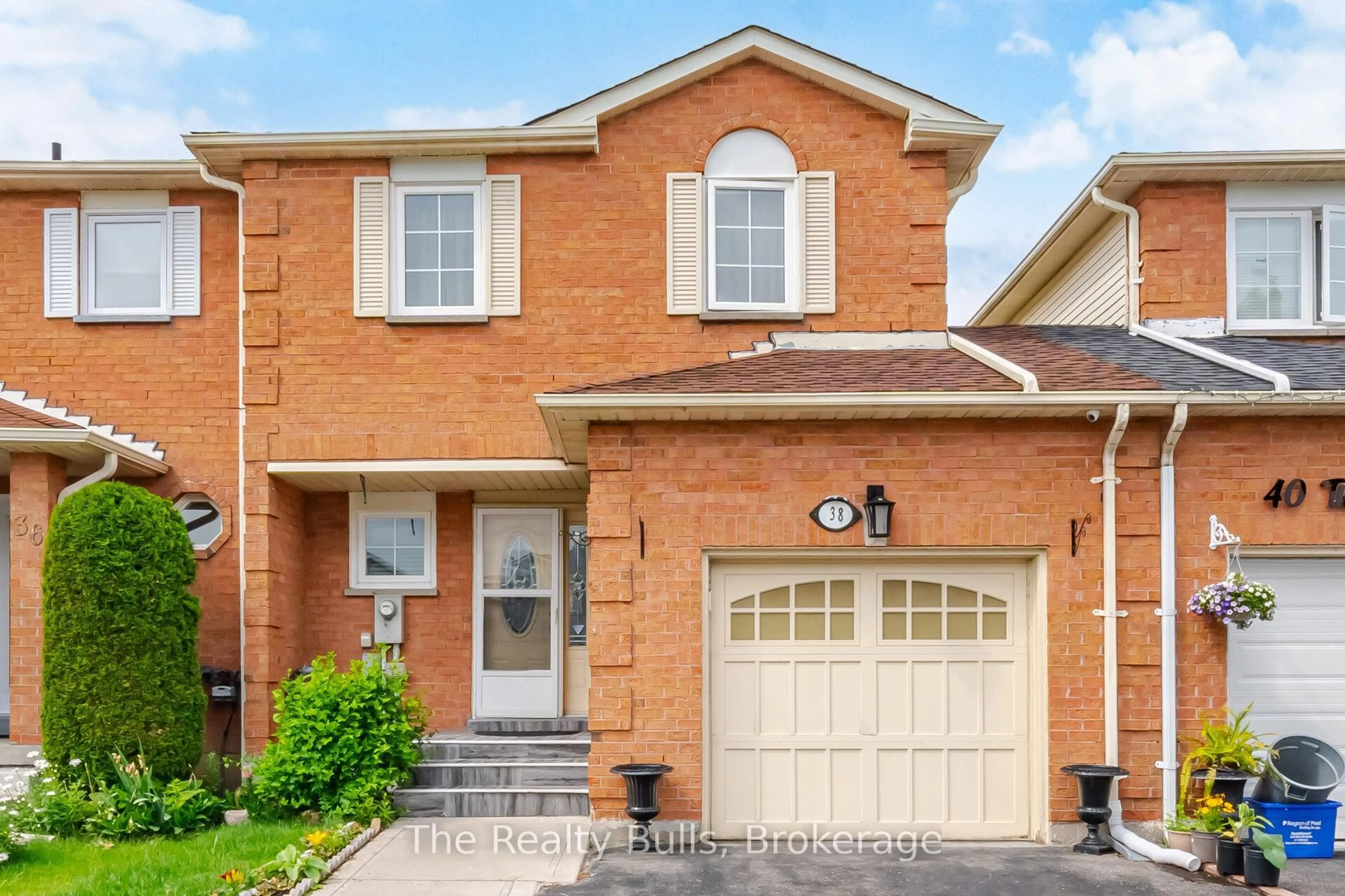 Home with brick exterior material, street for 38 Thorntree Cres, Brampton Ontario L6Y 4C5