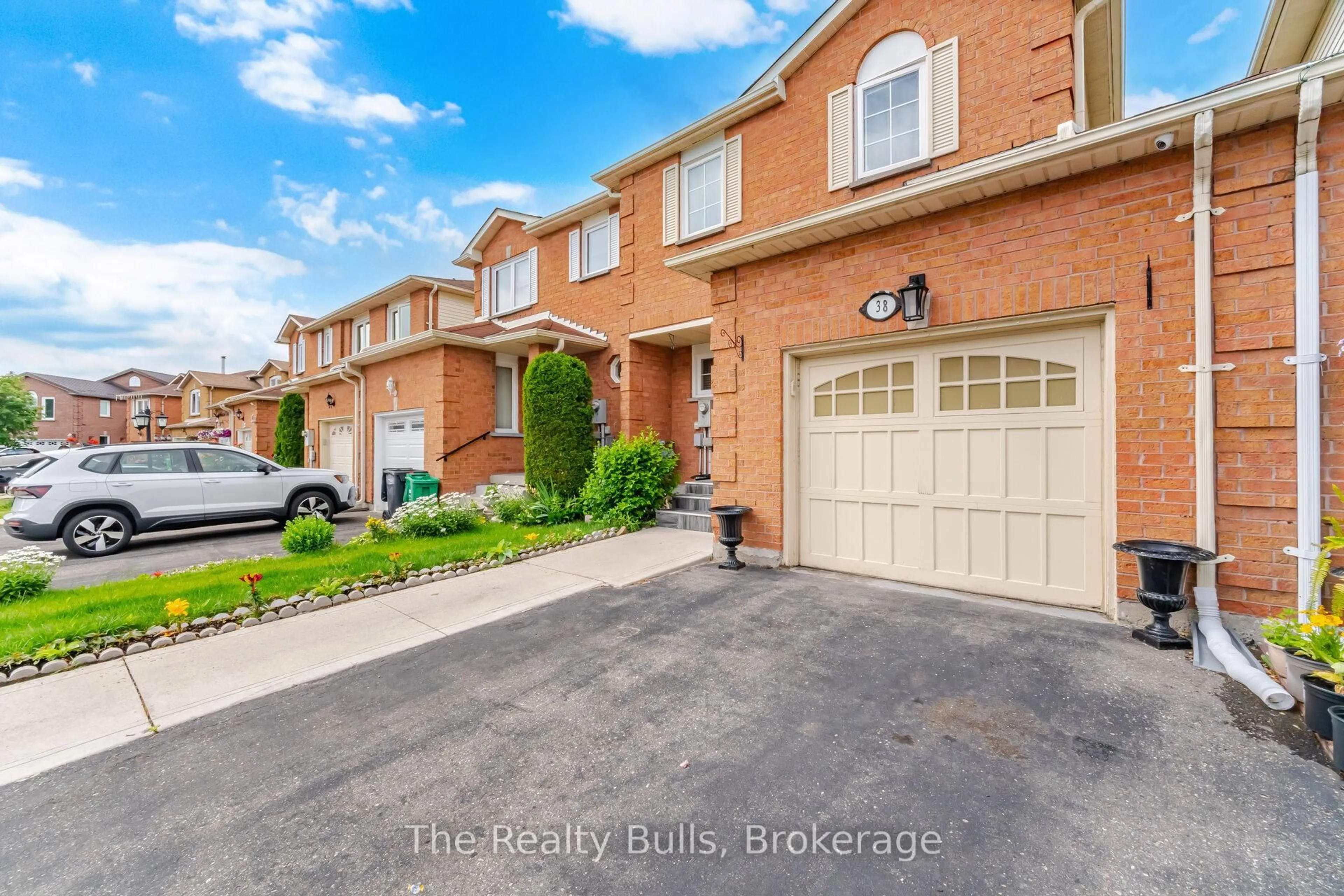 Home with brick exterior material, street for 38 Thorntree Cres, Brampton Ontario L6Y 4C5