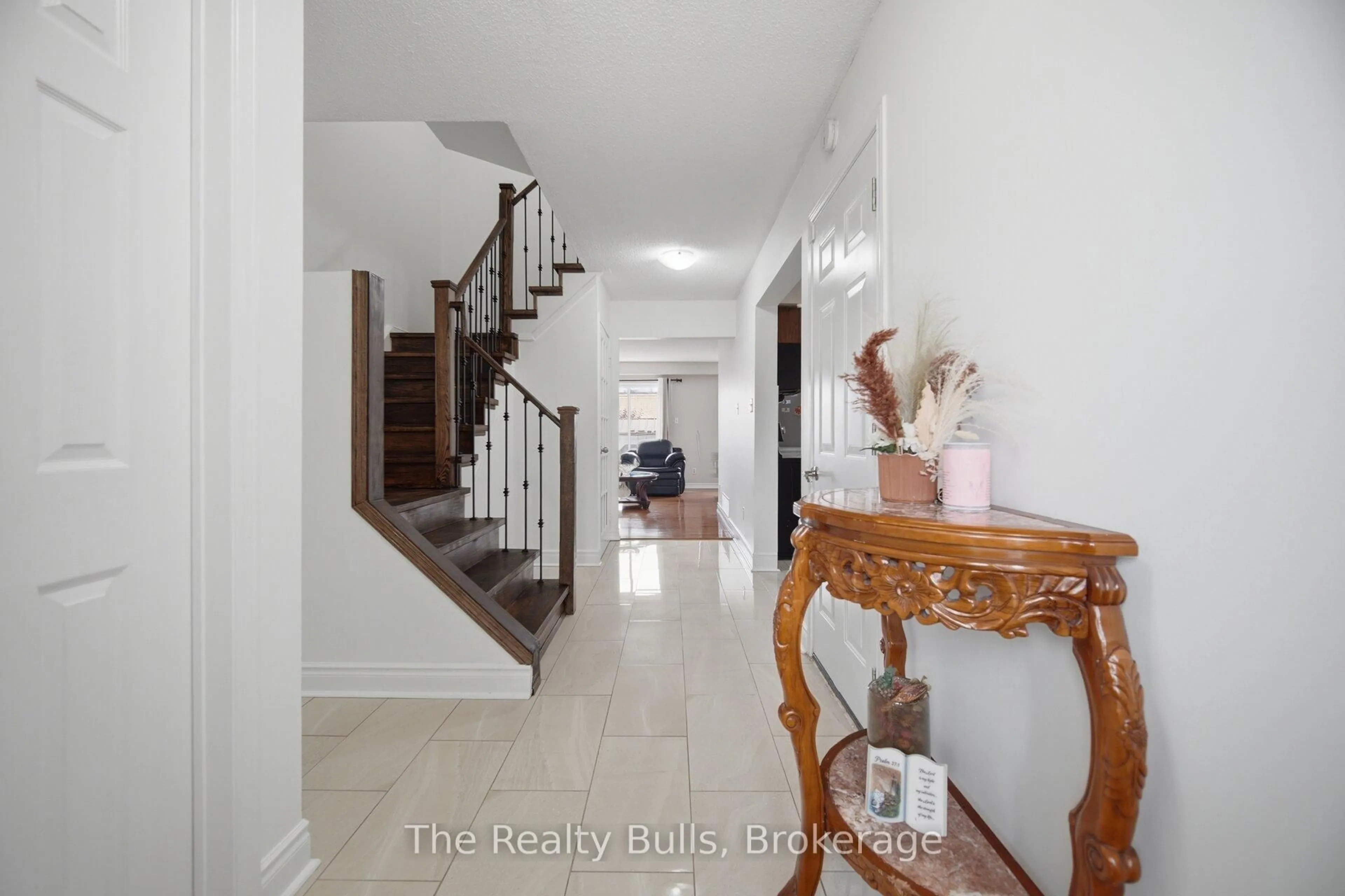 Indoor entryway for 38 Thorntree Cres, Brampton Ontario L6Y 4C5