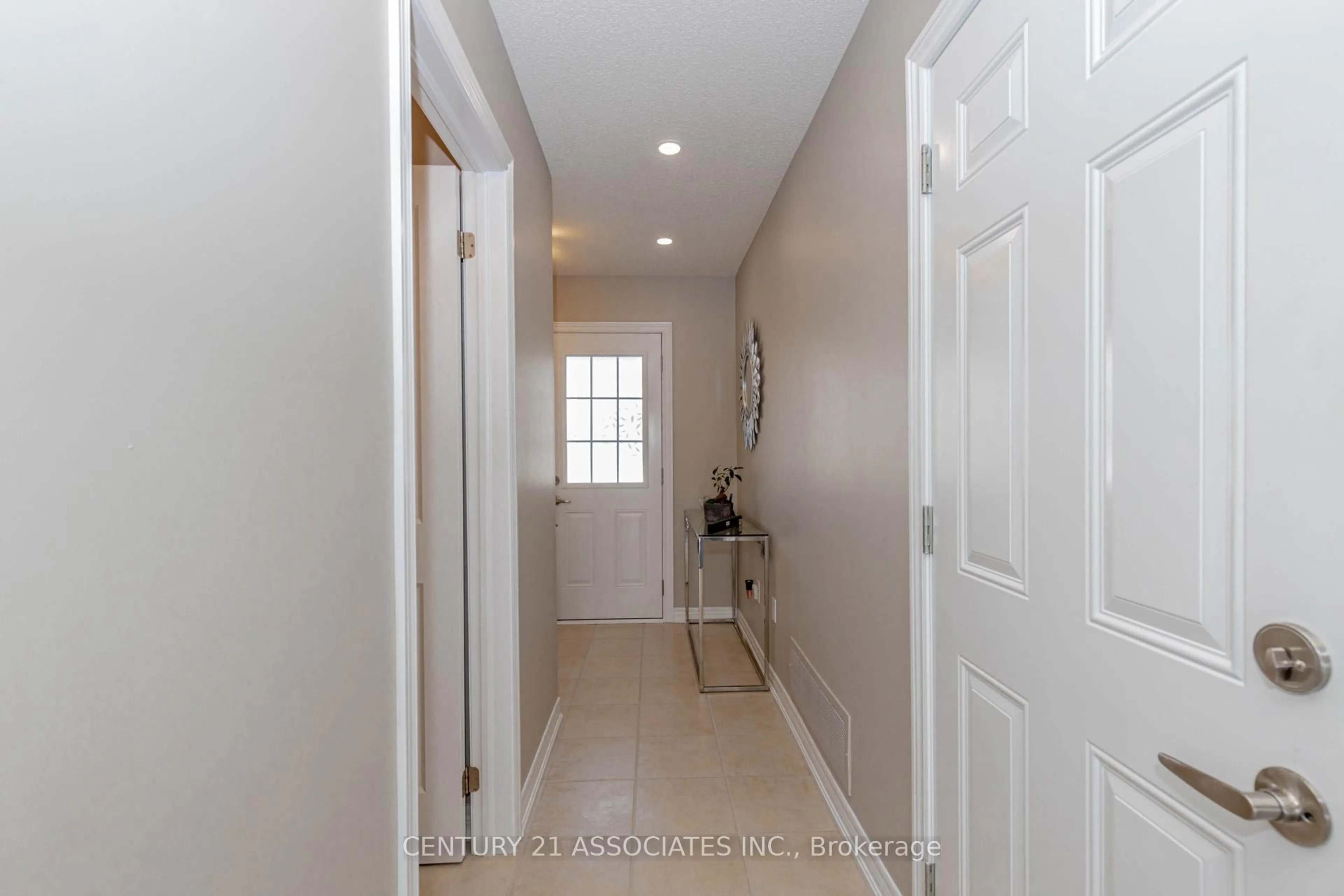 Indoor entryway for 4622 Keystone Cres, Burlington Ontario L7M 0L9