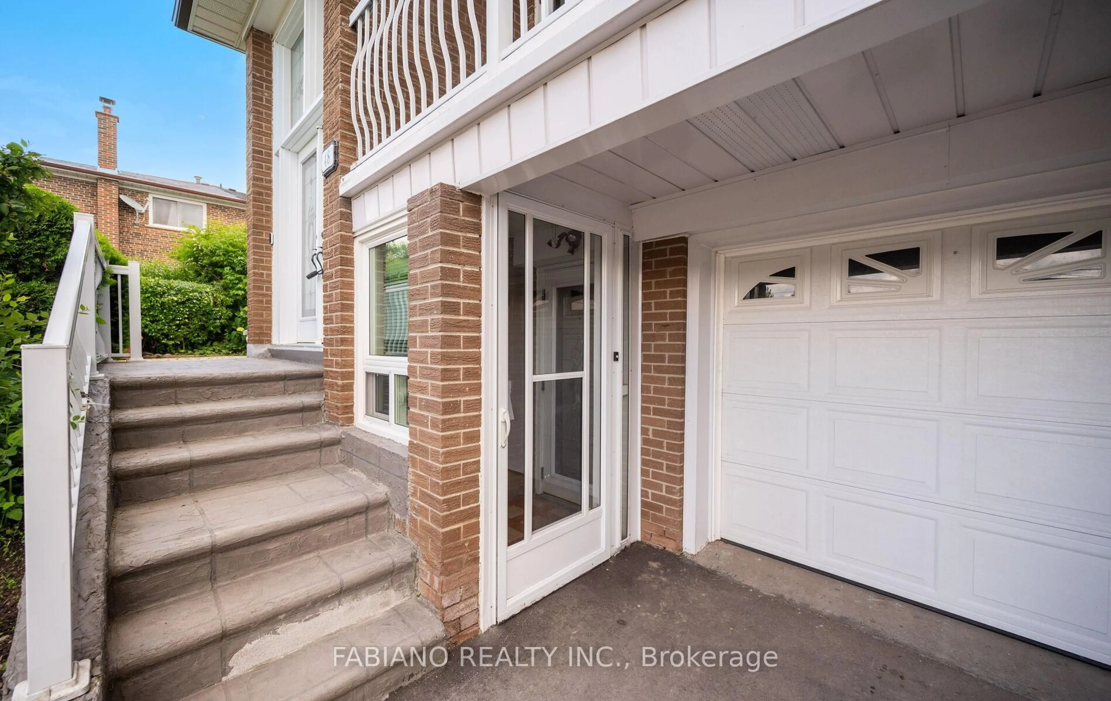 Indoor entryway for 48 Sorlyn Ave, Toronto Ontario M6L 1H8