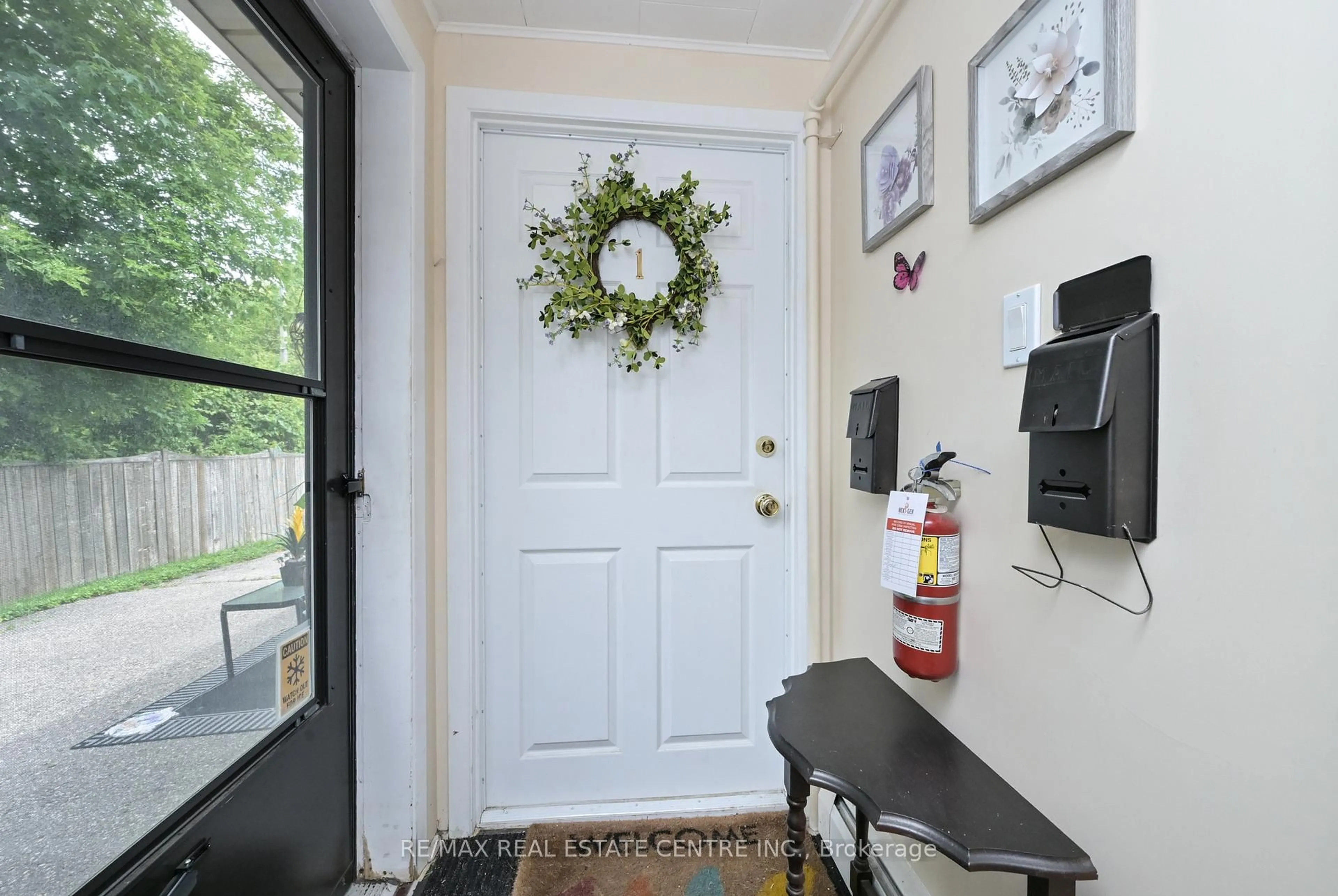 Indoor entryway for 44 Church St, Orangeville Ontario L9W 1N8