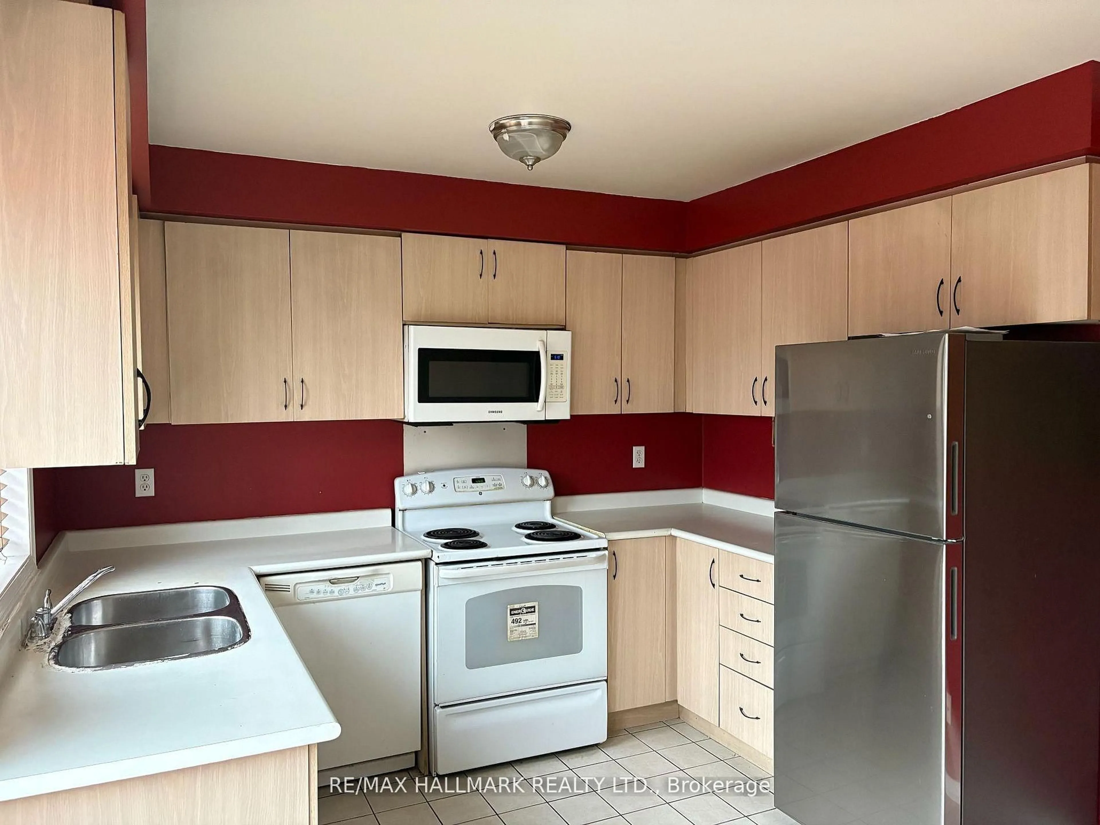 Standard kitchen, unknown for 138 Spadina Rd, Brampton Ontario L6X 4X6