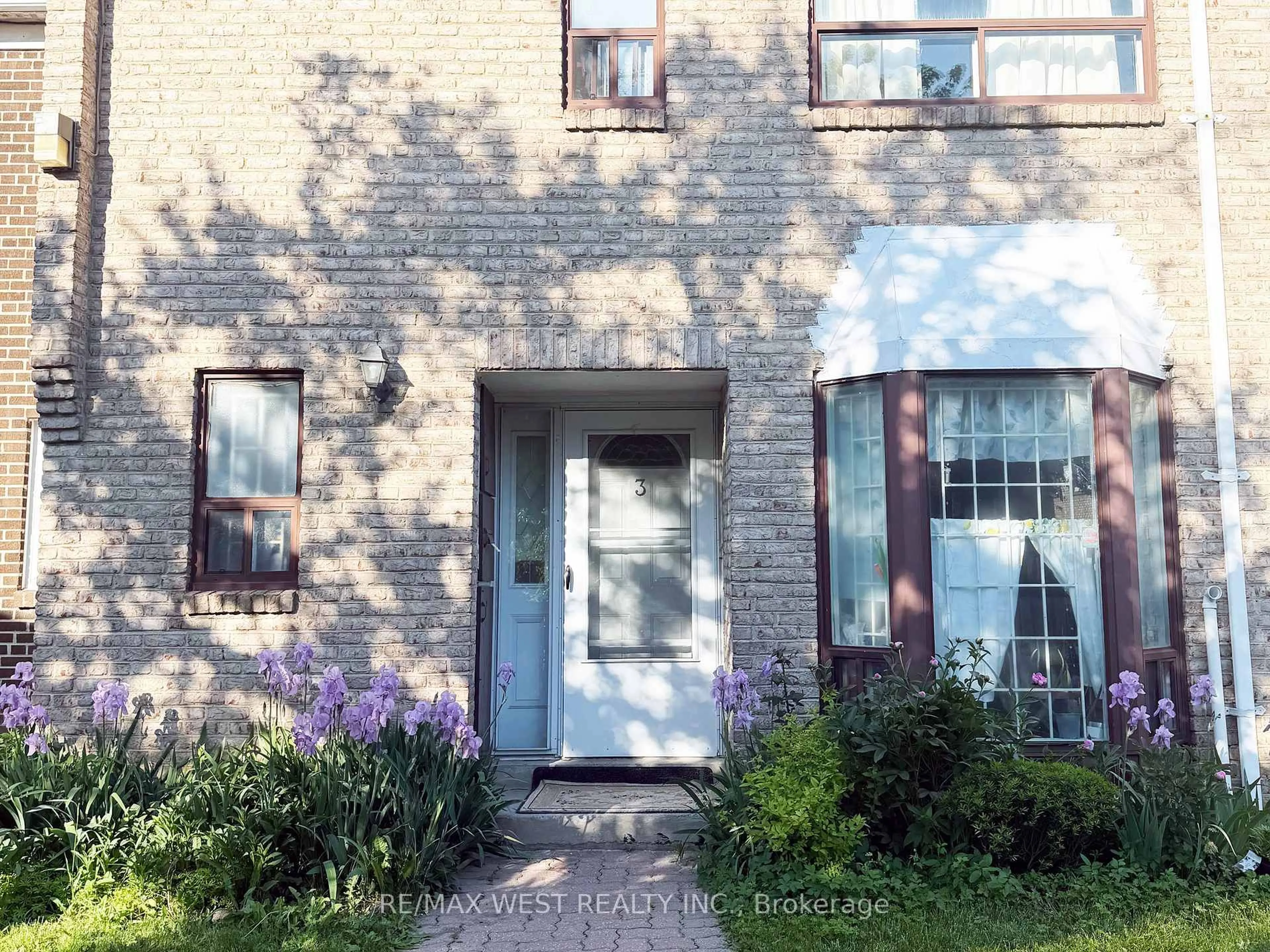 Home with brick exterior material, street for 19 Gosford Blvd #3, Toronto Ontario M3N 2G7