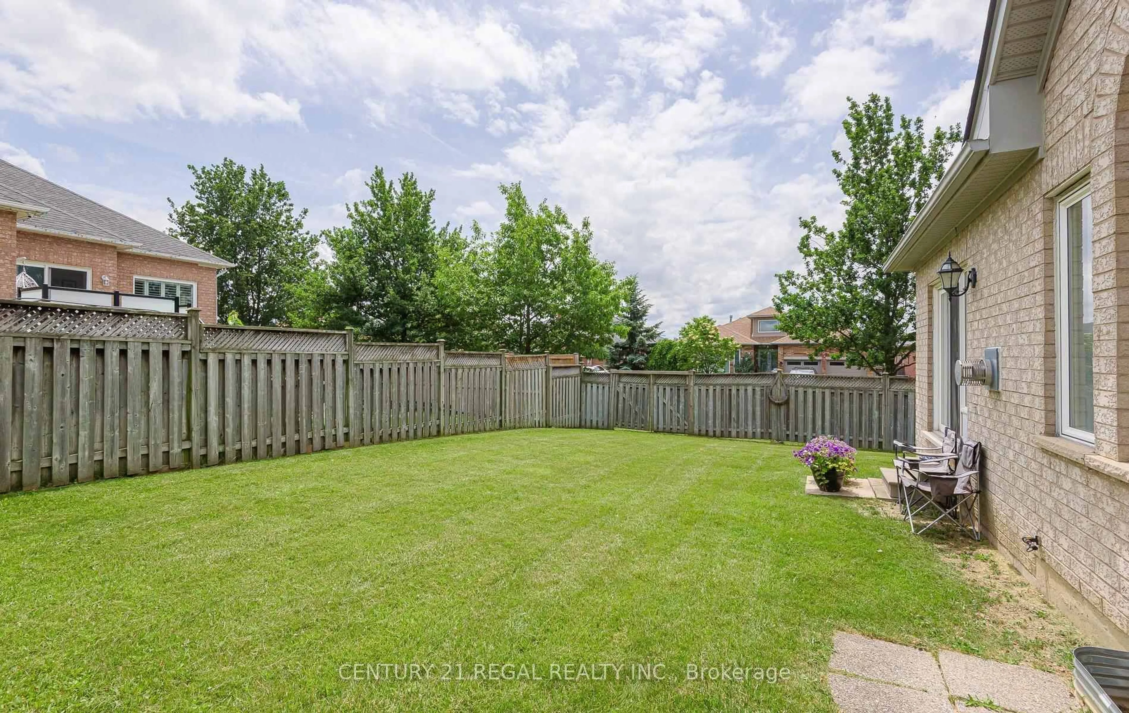 Patio, unknown for 51 Royal Valley Dr, Caledon Ontario L7C 1A9