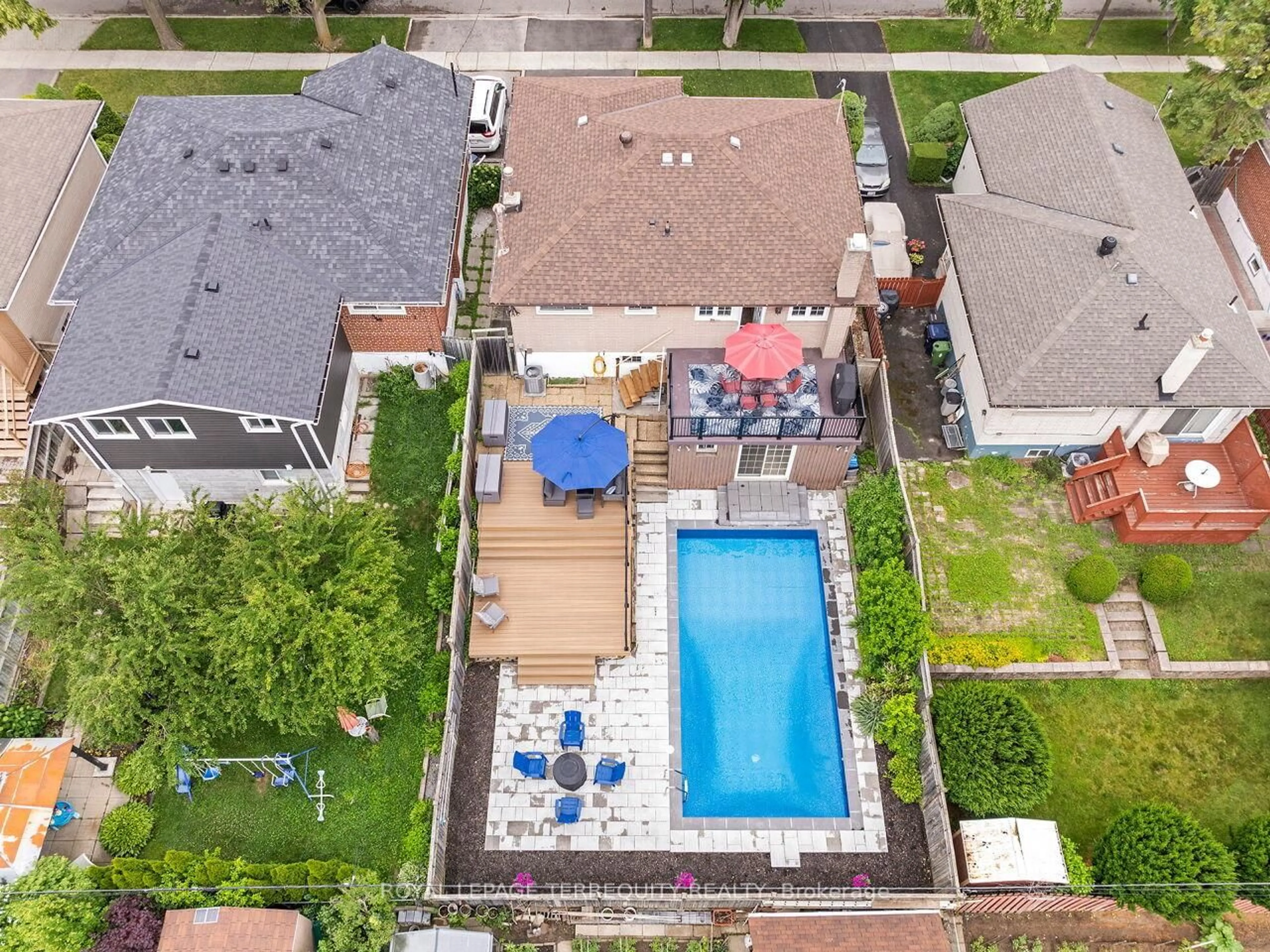 A pic from outside/outdoor area/front of a property/back of a property/a pic from drone, city buildings view from balcony for 33 Ludgate Dr, Toronto Ontario M9W 2Y2