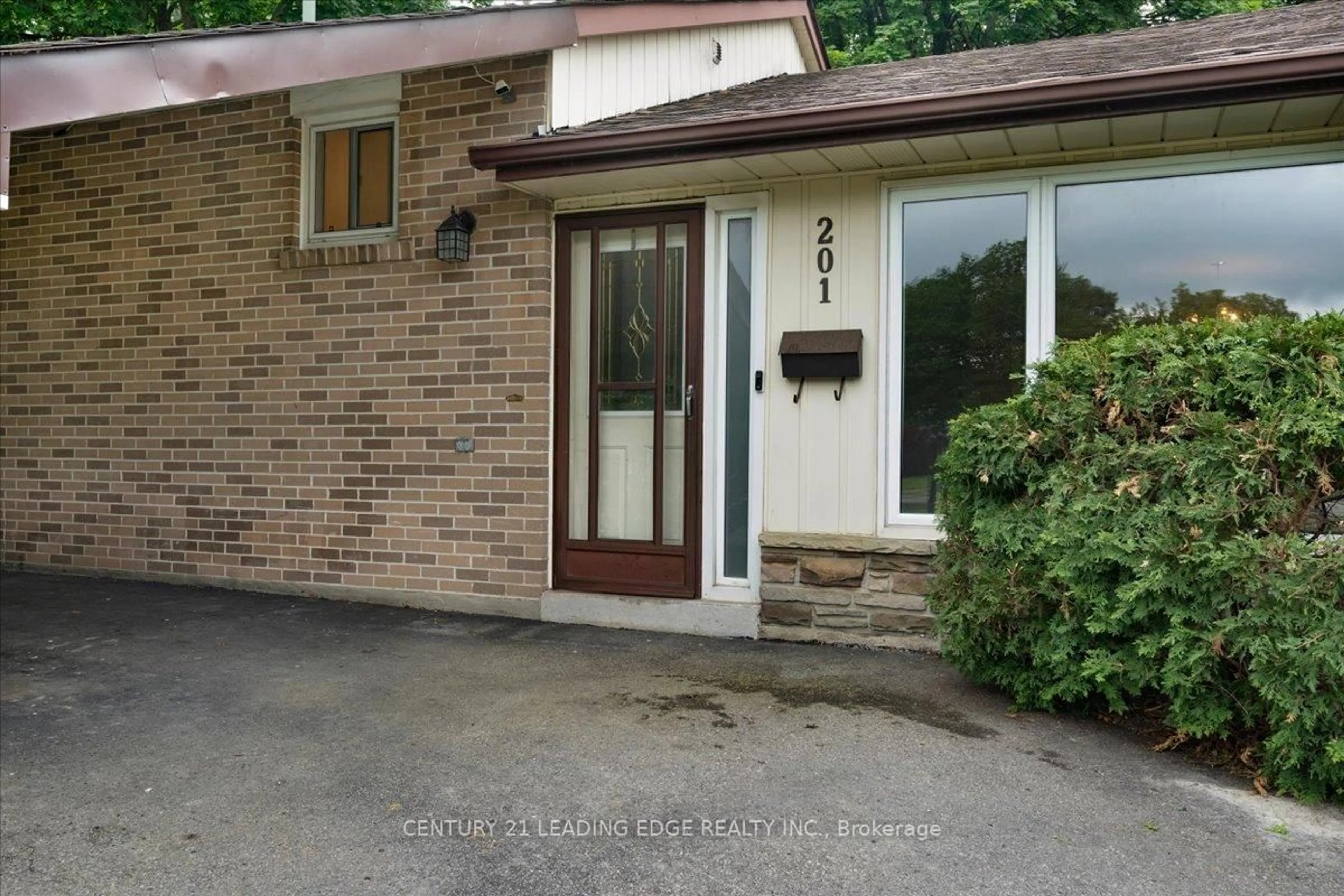 Unknown for 201 Mcmurchy Ave, Brampton Ontario L6Y 1Z2
