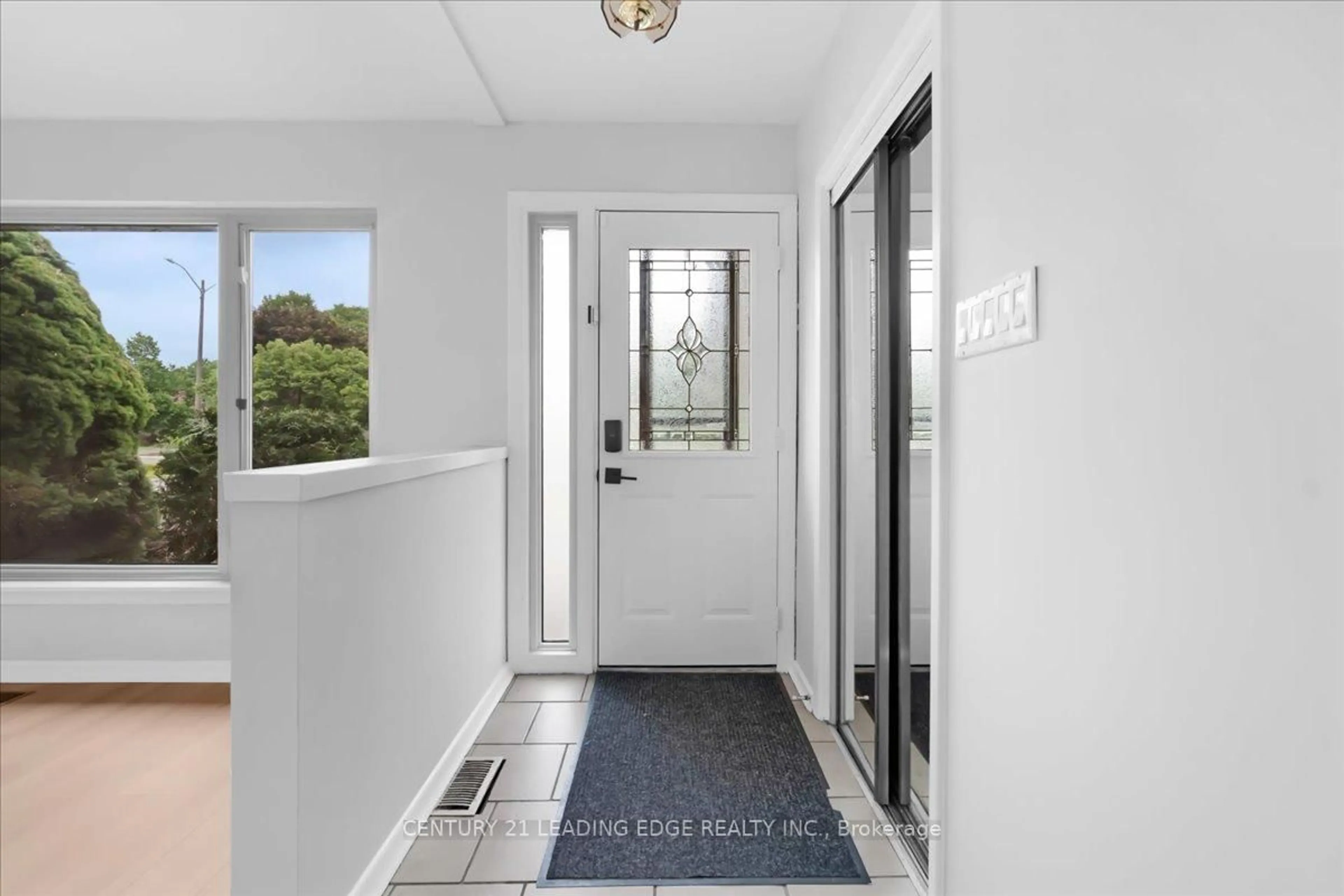 Indoor entryway for 201 Mcmurchy Ave, Brampton Ontario L6Y 1Z2
