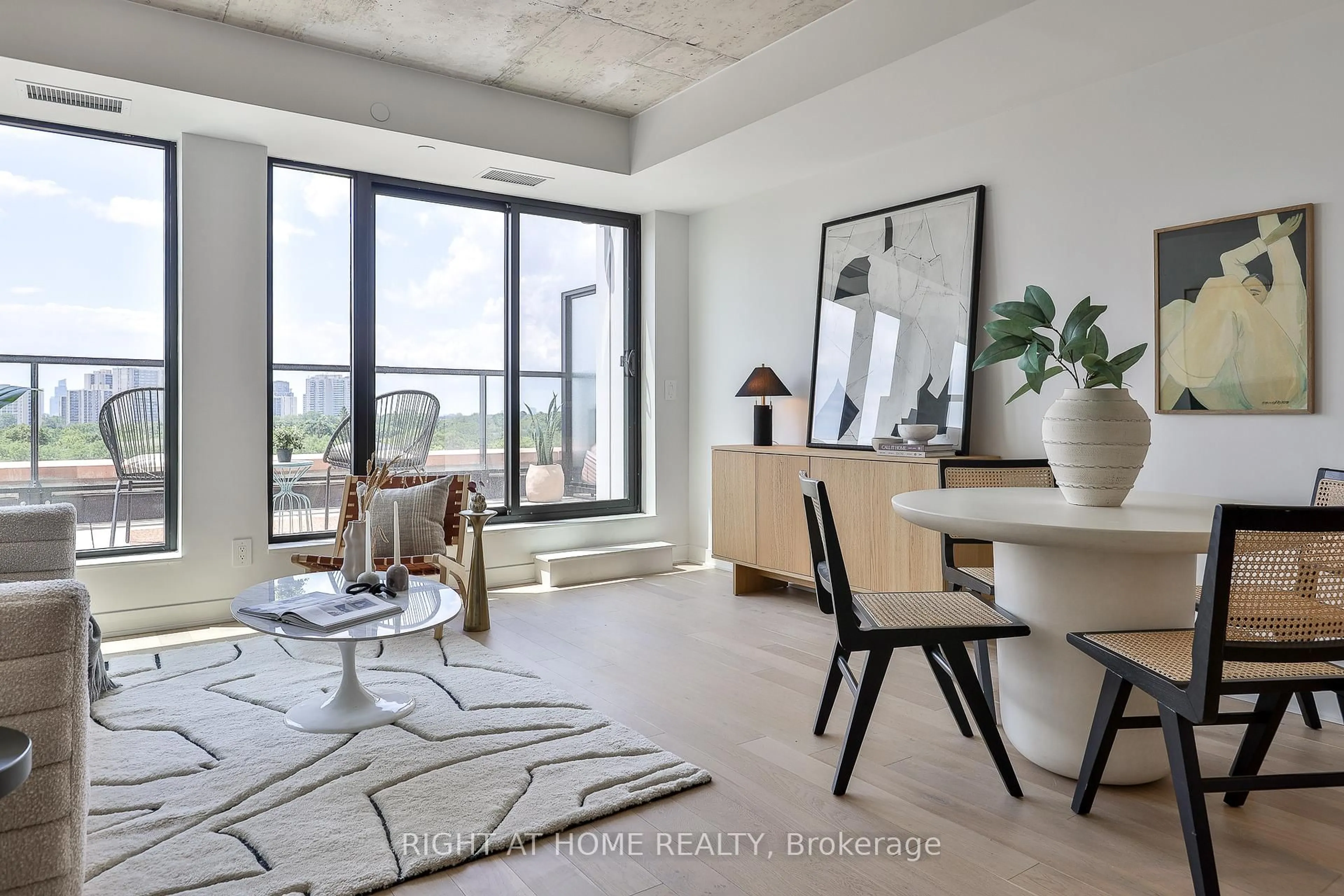 Unknown for 2720 Dundas St #604, Toronto Ontario M6P 0C3