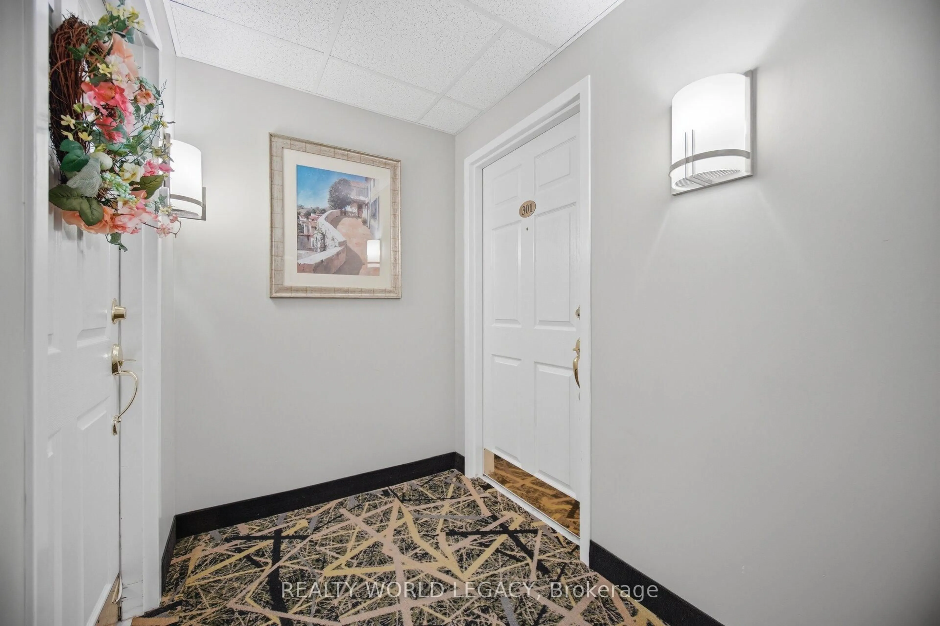 Indoor entryway for 216 Plains Rd #F301, Burlington Ontario L7T 4K8