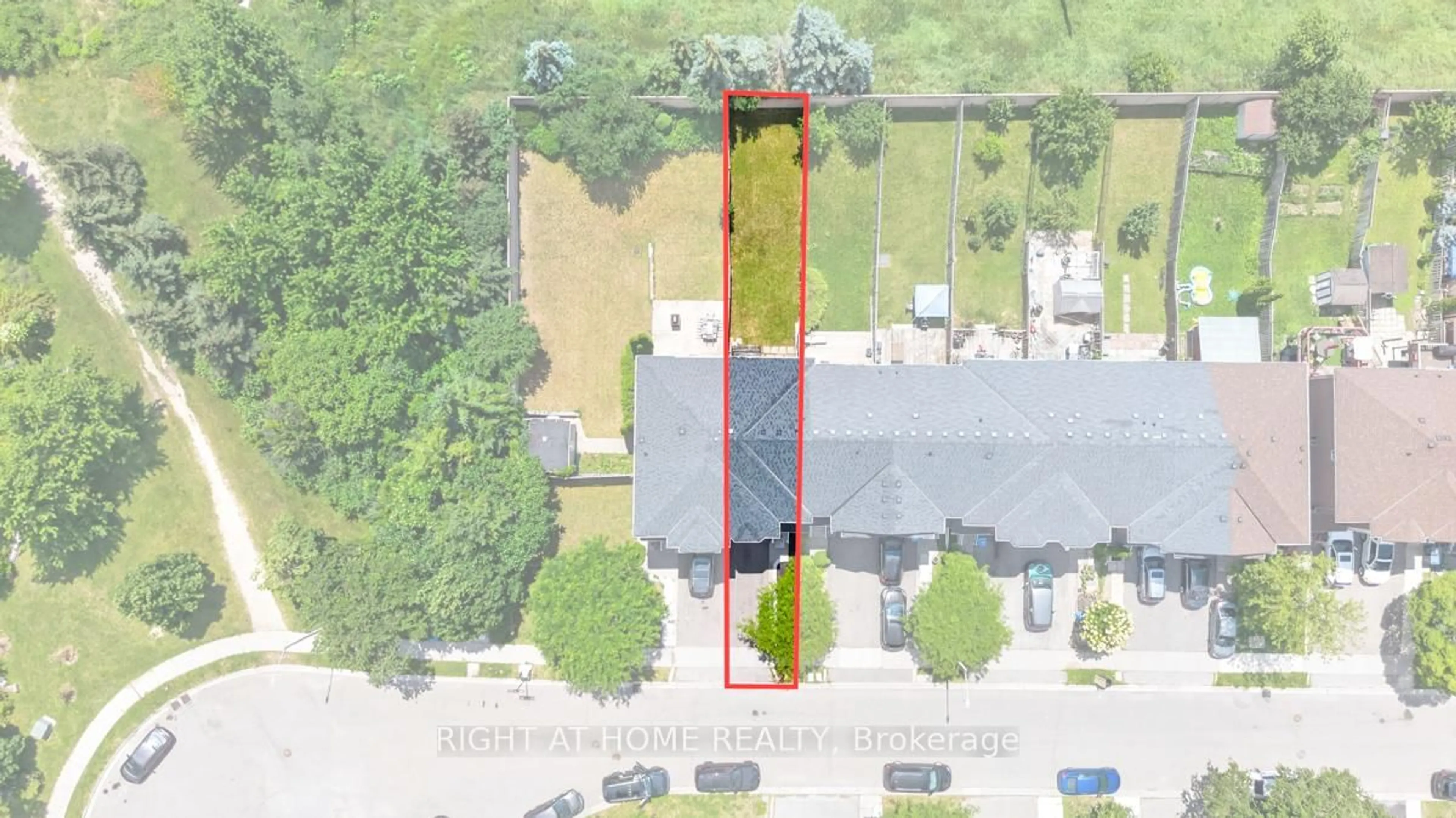 A pic from outside/outdoor area/front of a property/back of a property/a pic from drone, building for 101 Wilmont Crt, Brampton Ontario L6X 4Z7