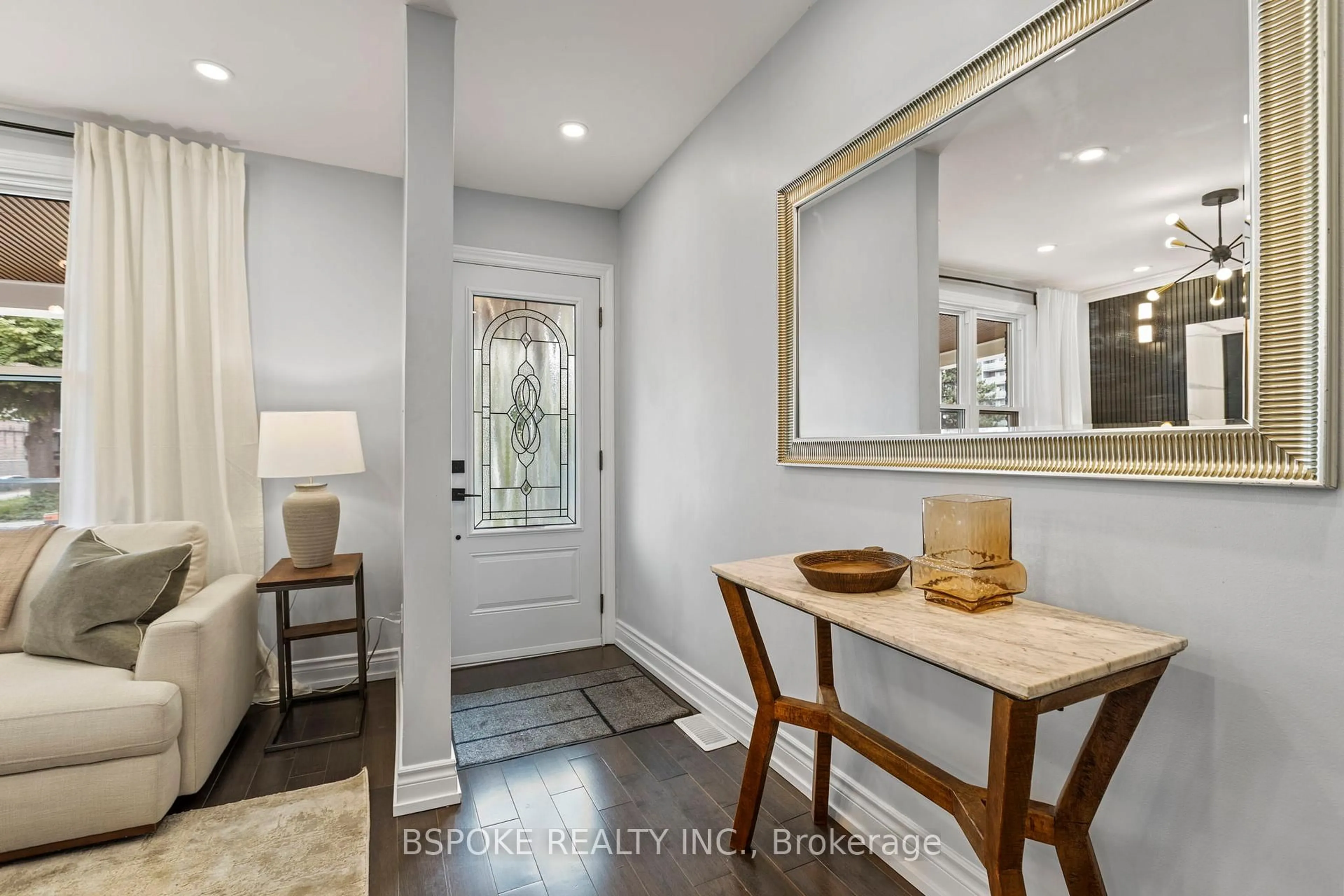 Indoor entryway for 15 Burlington St, Toronto Ontario M8V 2L1