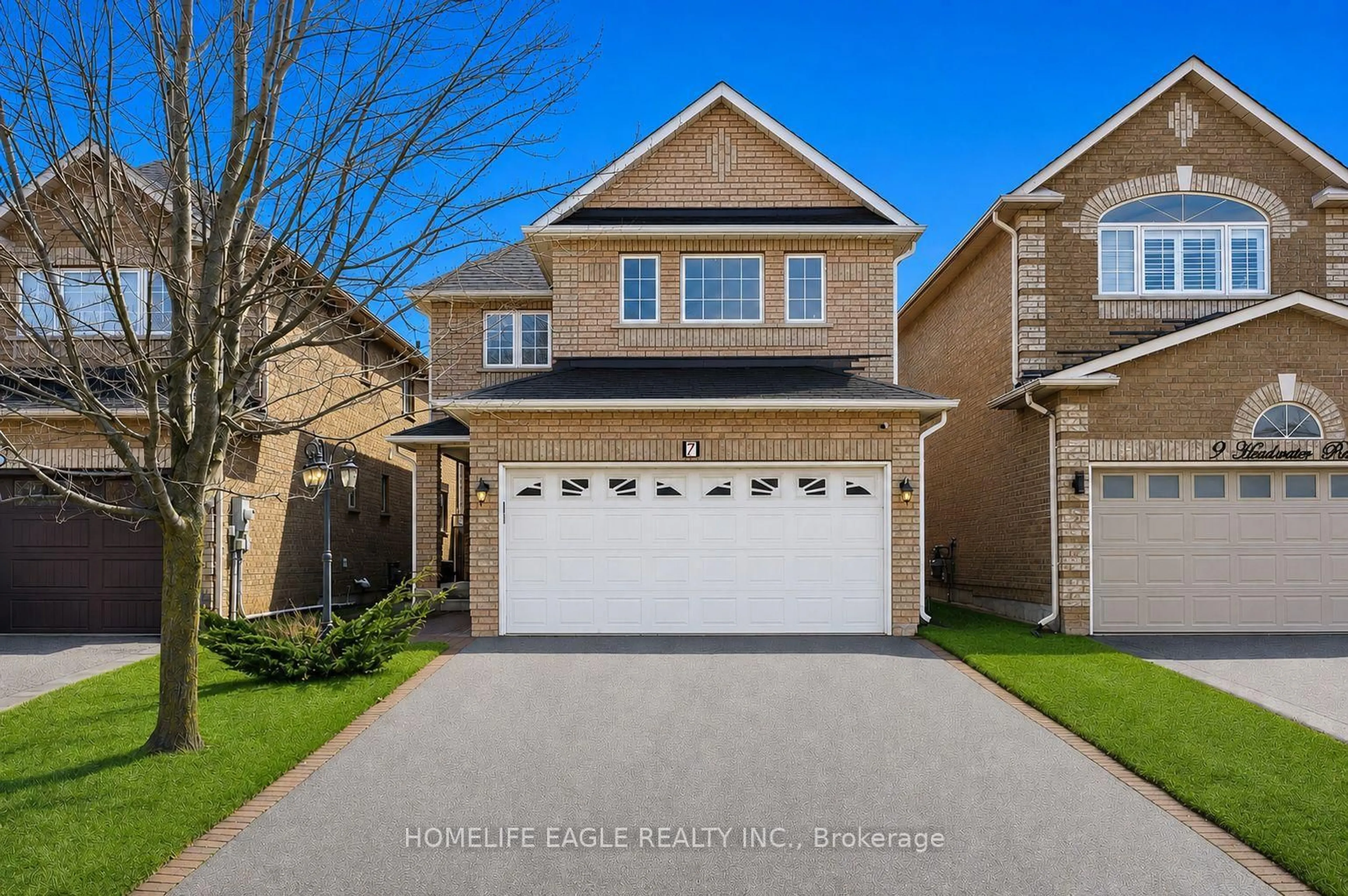 Home with vinyl exterior material, street for 7 Headwater Rd, Caledon Ontario L7E 2W1