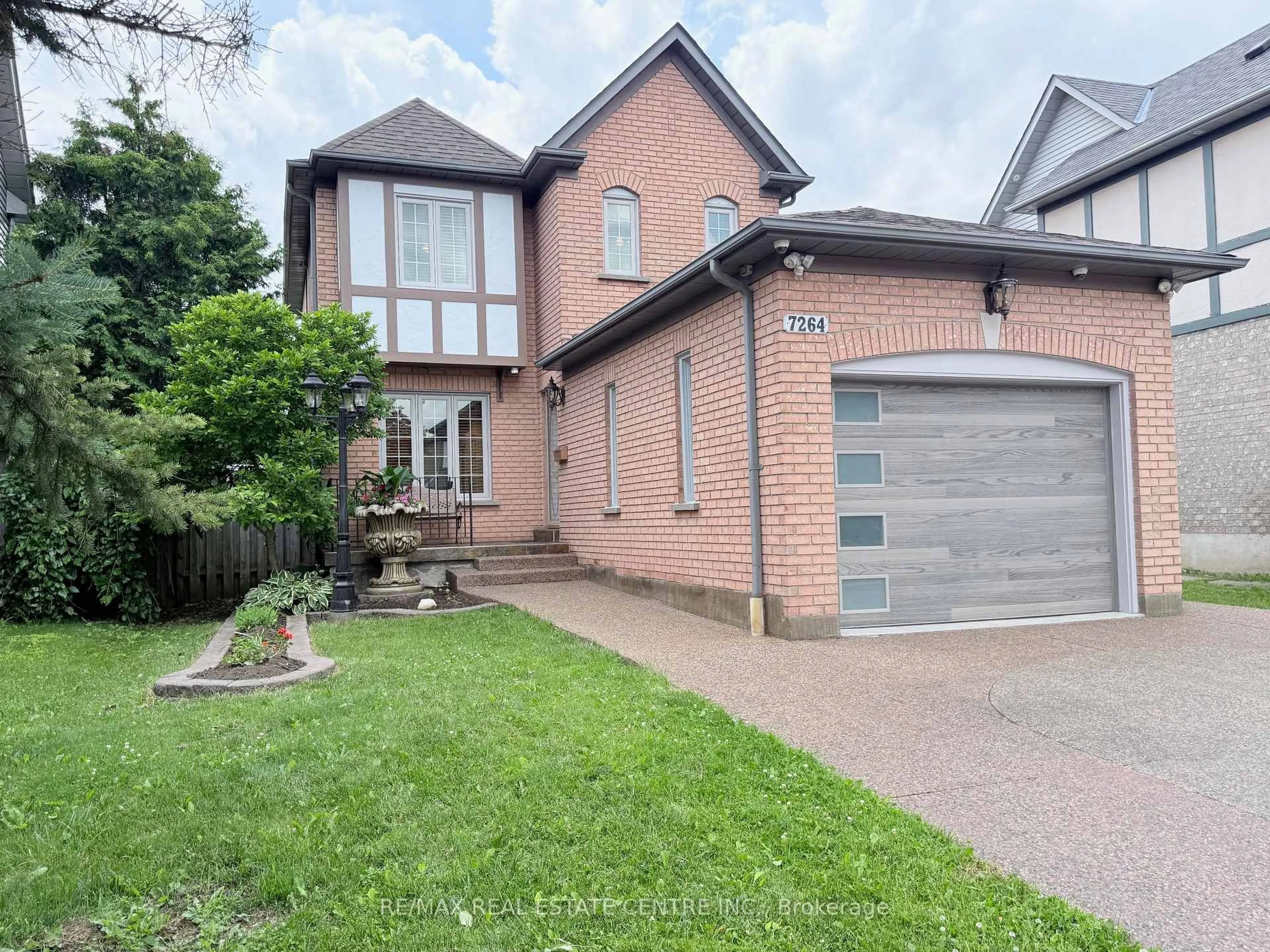 Home with brick exterior material, street for 7264 Seabreeze Dr, Mississauga Ontario L5N 6K7