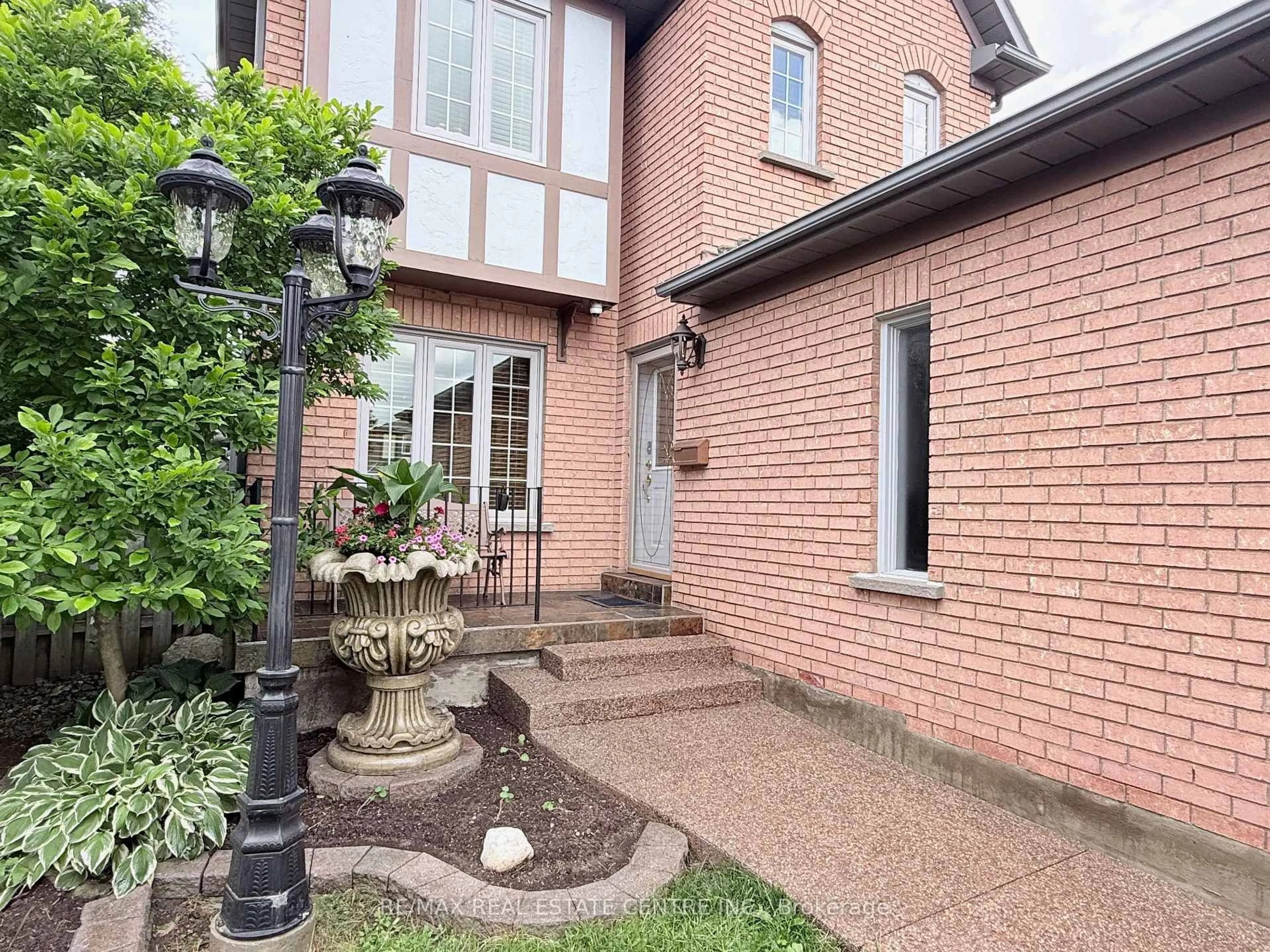Home with brick exterior material, street for 7264 Seabreeze Dr, Mississauga Ontario L5N 6K7