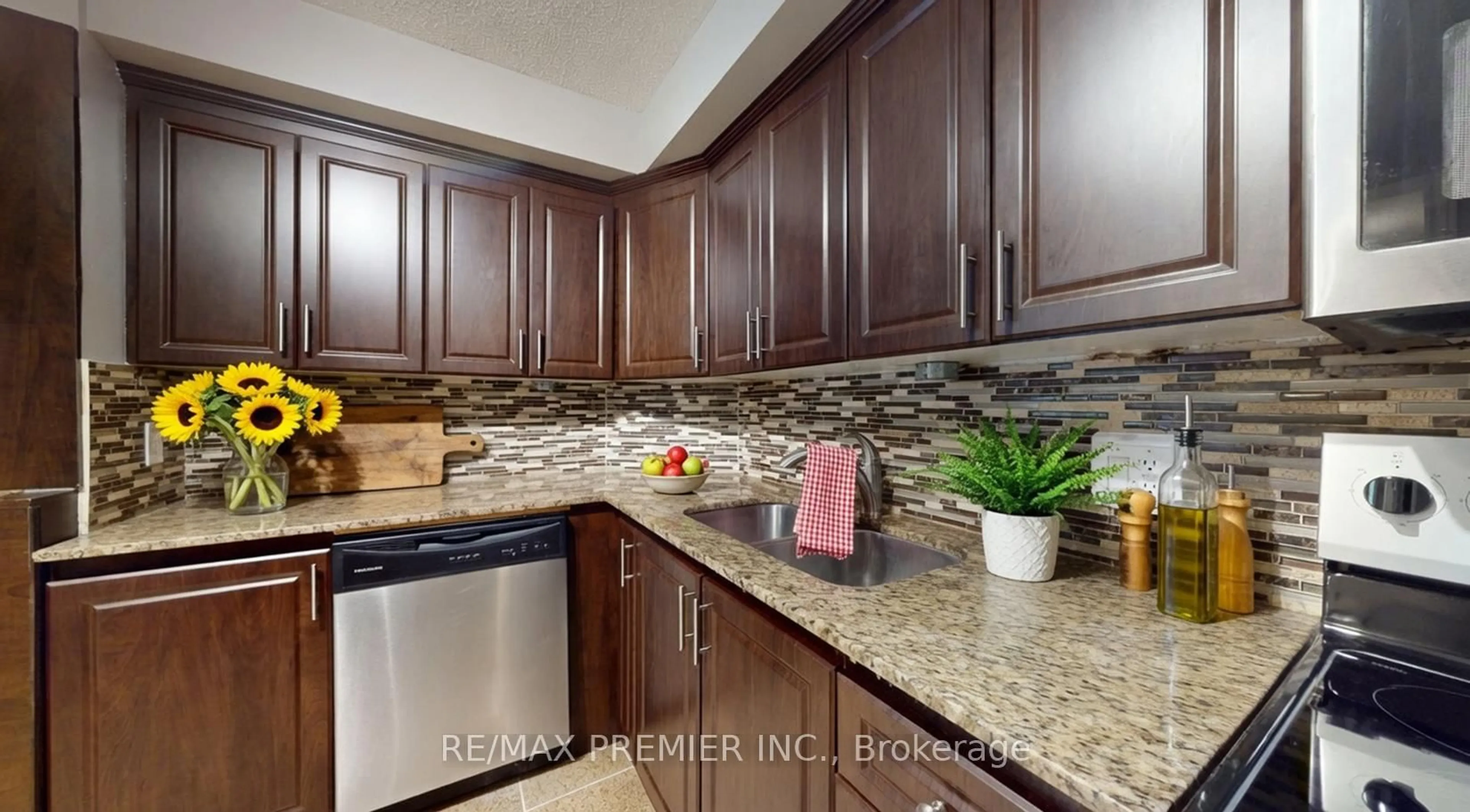 Unknown for 1250 Mississauga Valley Blvd #51, Mississauga Ontario L5A 3R6