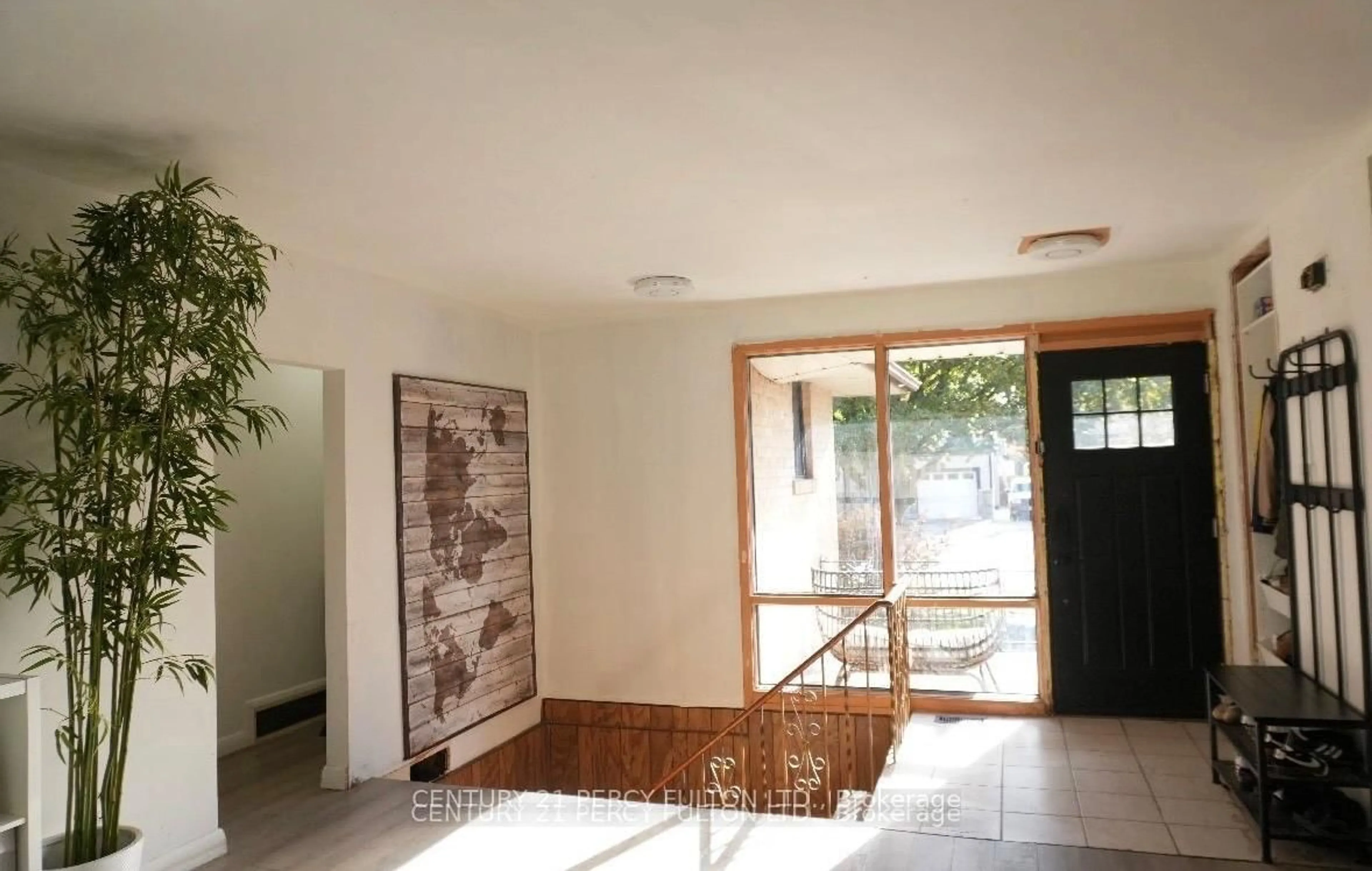 Indoor foyer for 48 Campbell Dr, Brampton Ontario L6X 2H7