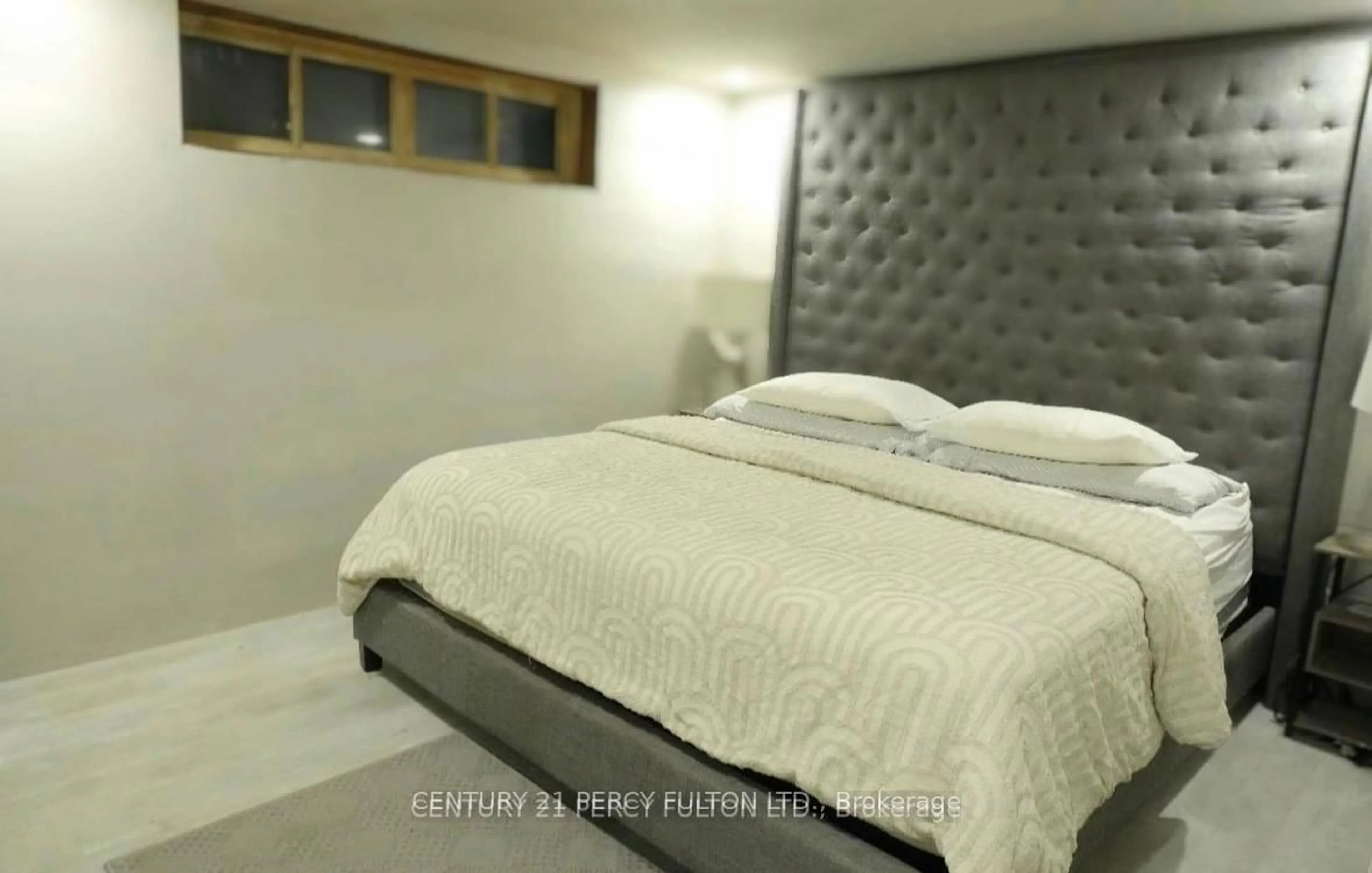 Bedroom with bed, unknown for 48 Campbell Dr, Brampton Ontario L6X 2H7