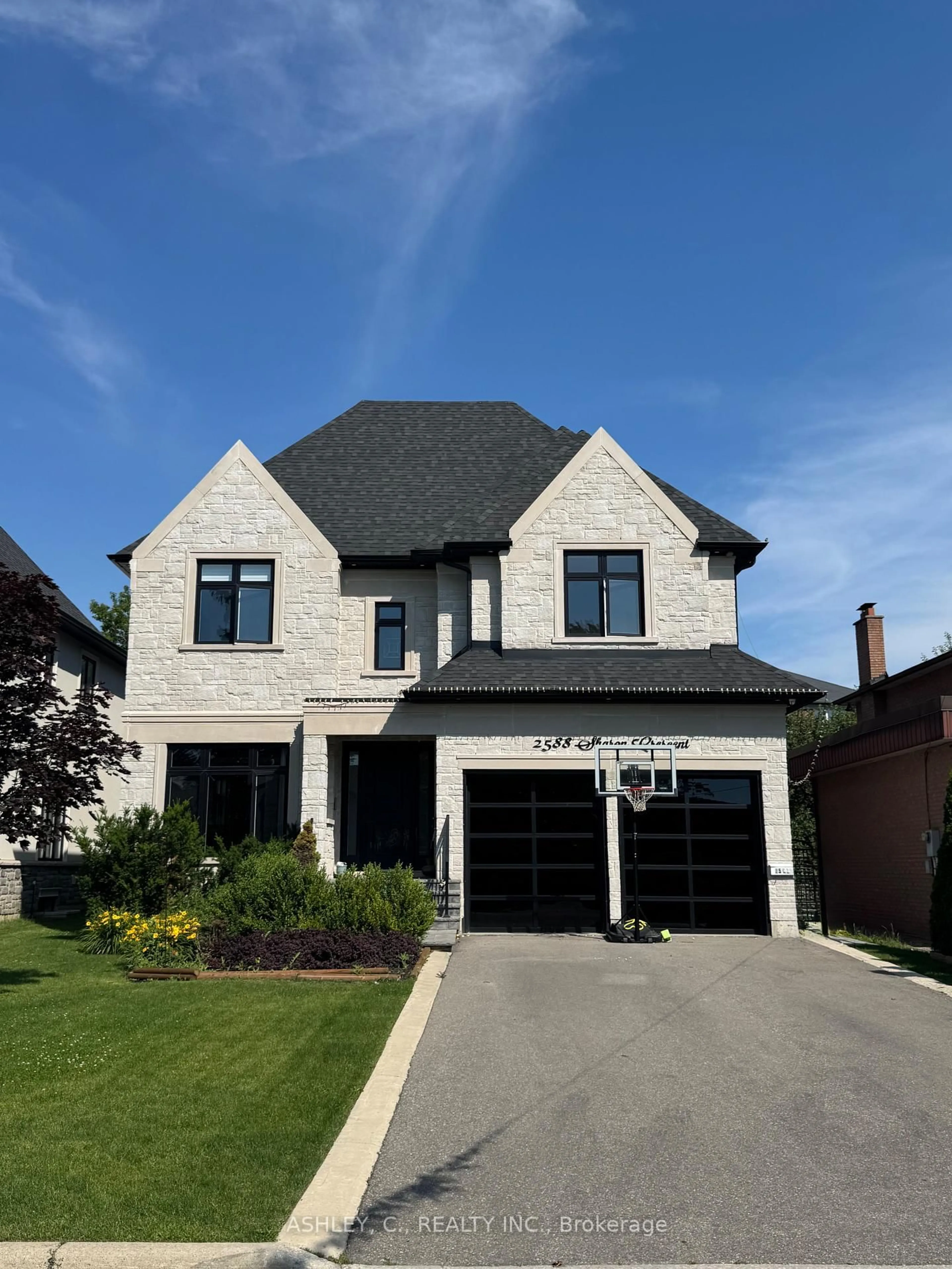 Home with brick exterior material, street for 2588 Sharon Cres, Mississauga Ontario L5C 1Y8