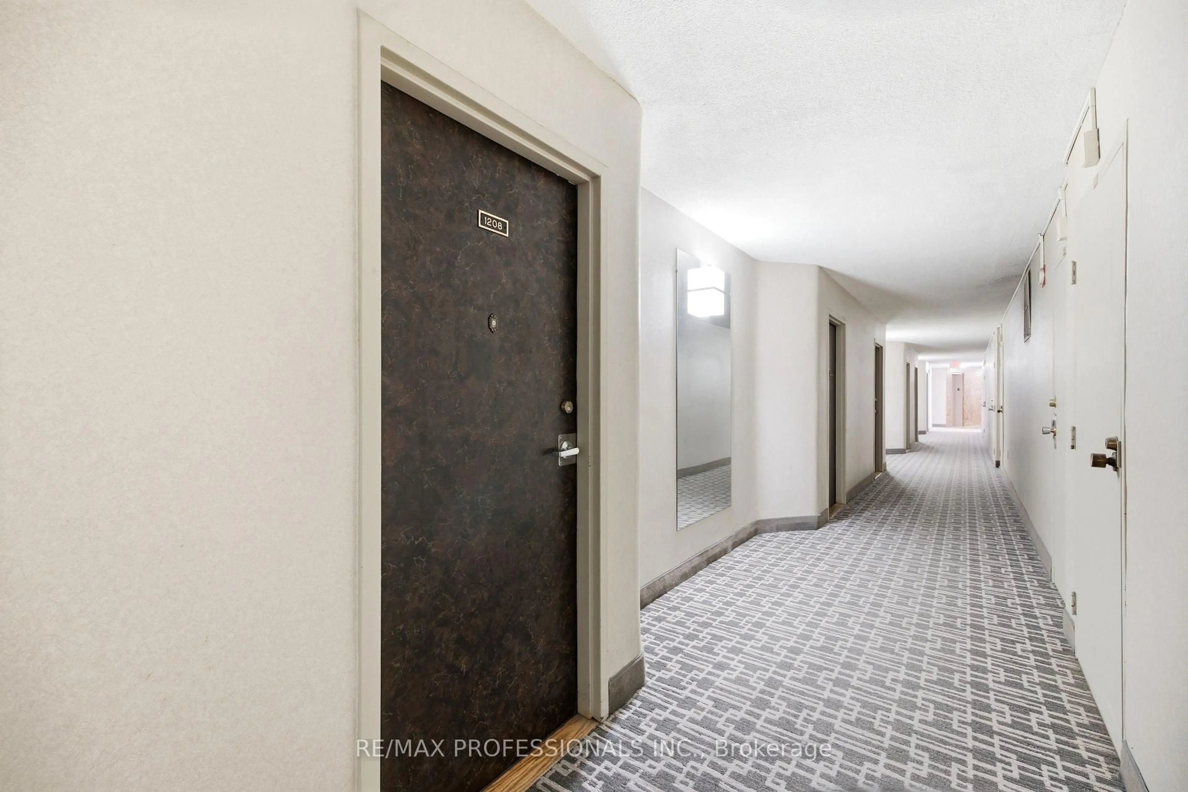 Indoor foyer for 11 Wincott Dr #1208, Toronto Ontario M9R 2R9