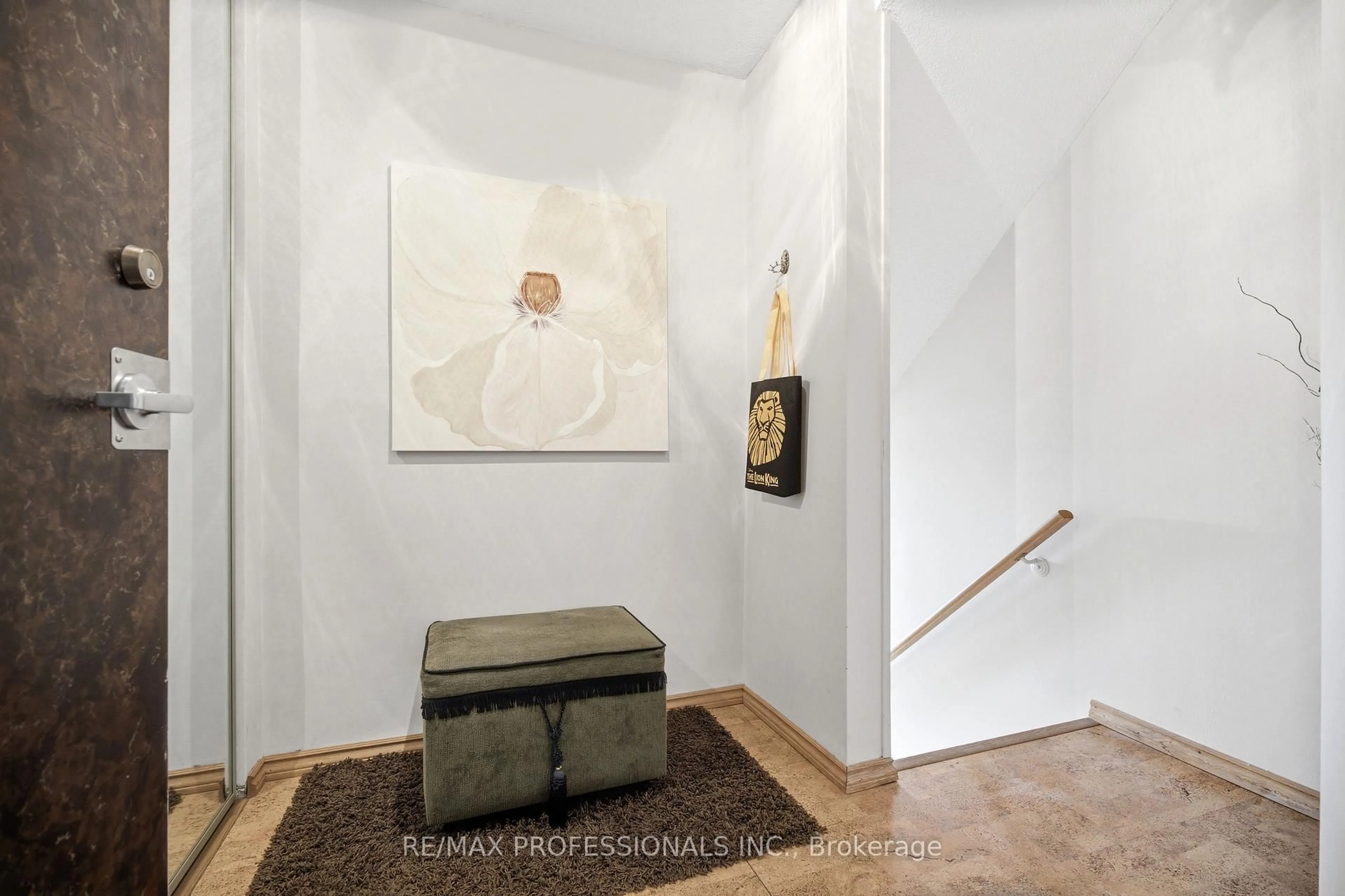 Indoor entryway for 11 Wincott Dr #1208, Toronto Ontario M9R 2R9