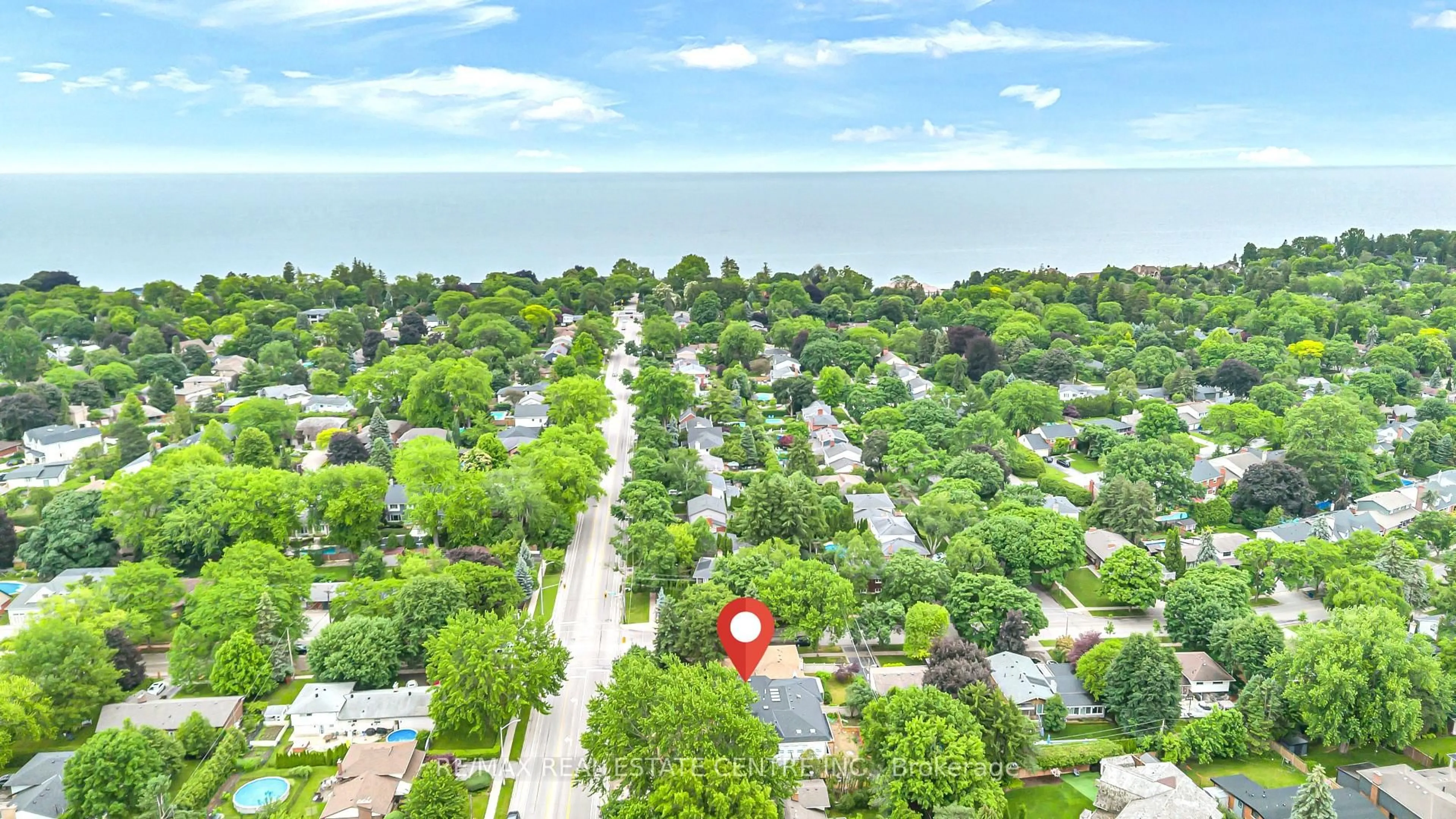 A pic from outside/outdoor area/front of a property/back of a property/a pic from drone, street for 320 Walkers Line, Burlington Ontario L7N 2C7