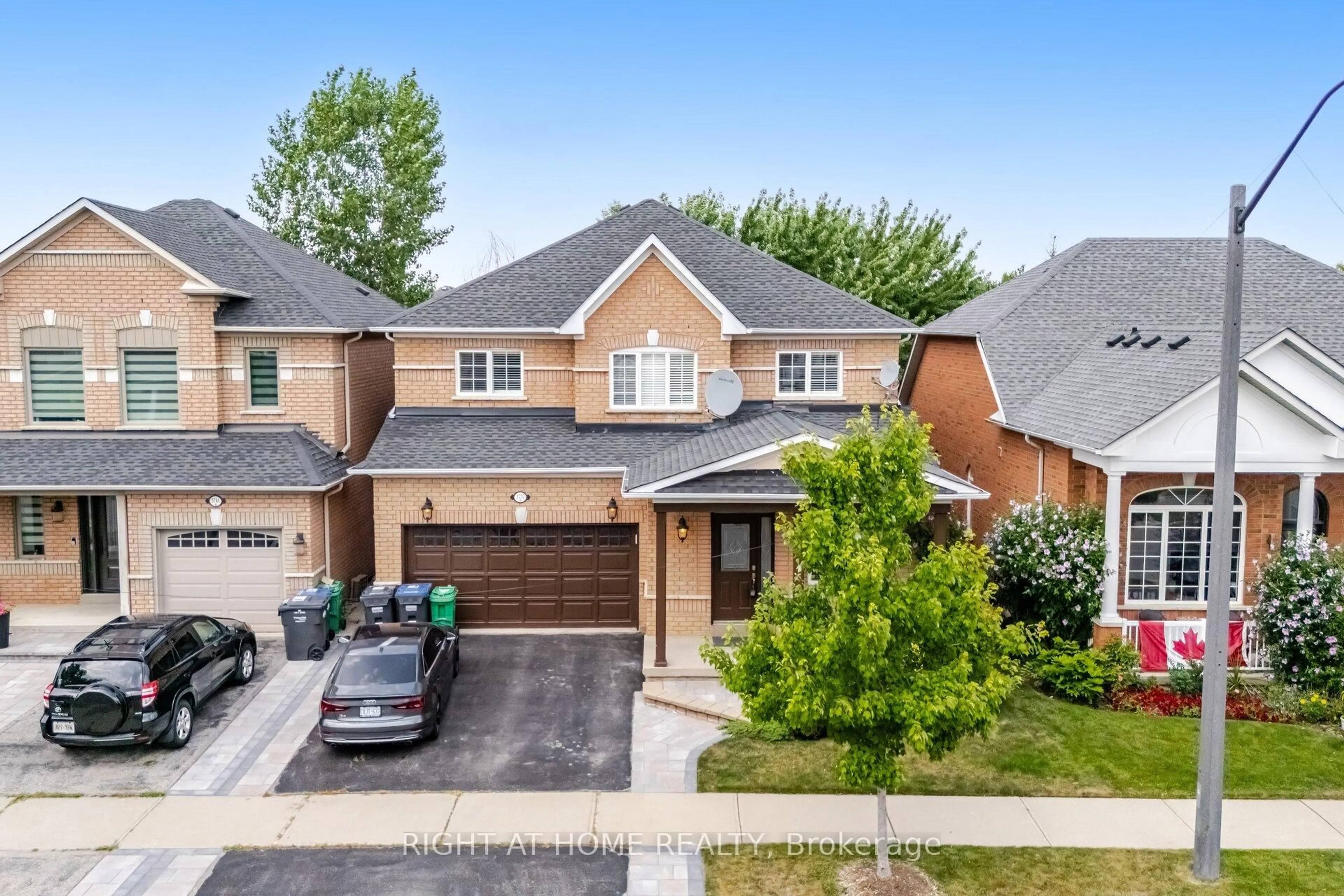 Home with brick exterior material, street for 3737 Brinwood Gate, Mississauga Ontario L5M 7G9