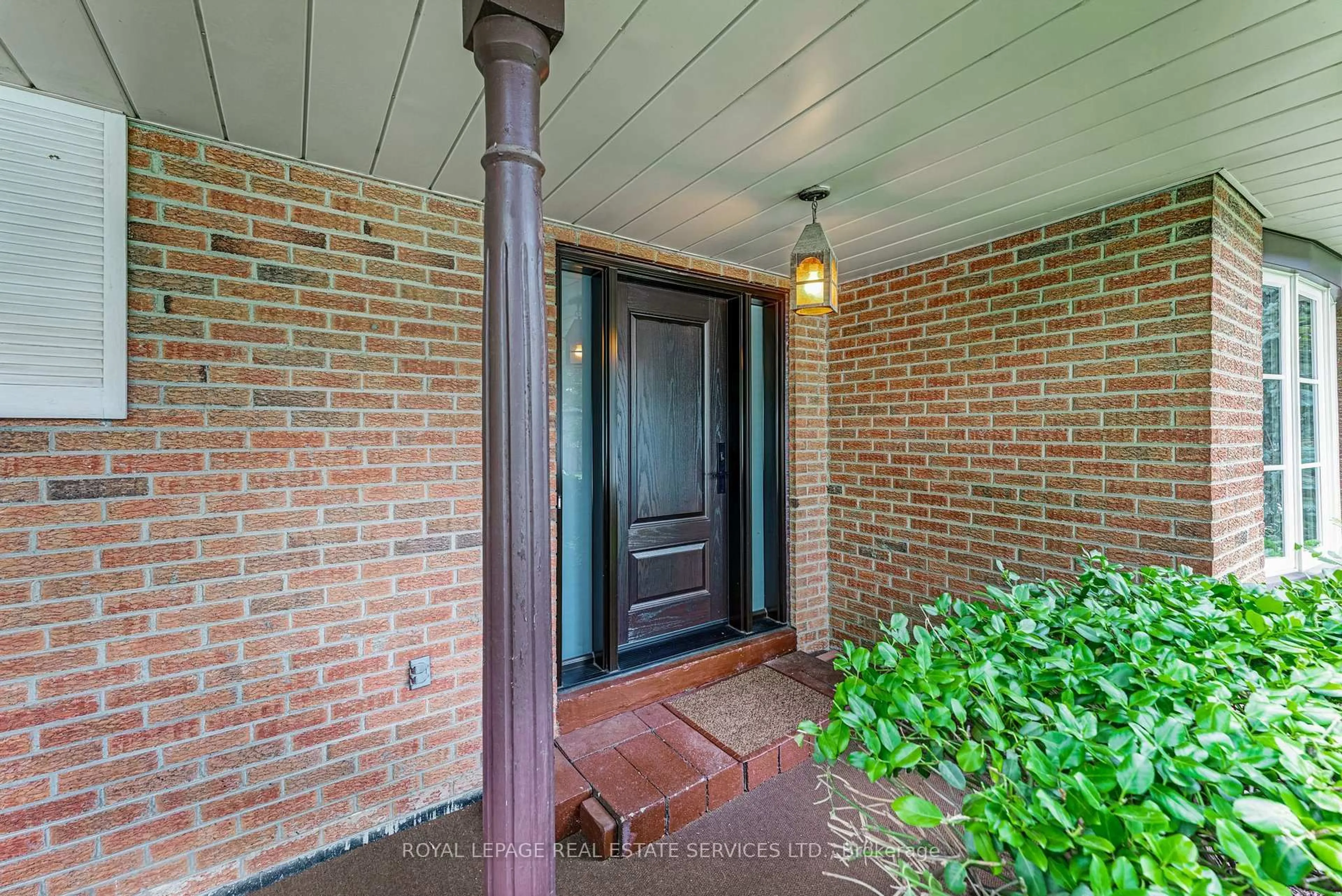 Indoor entryway for 88 GERMORDA Dr, Oakville Ontario L6H 2R1