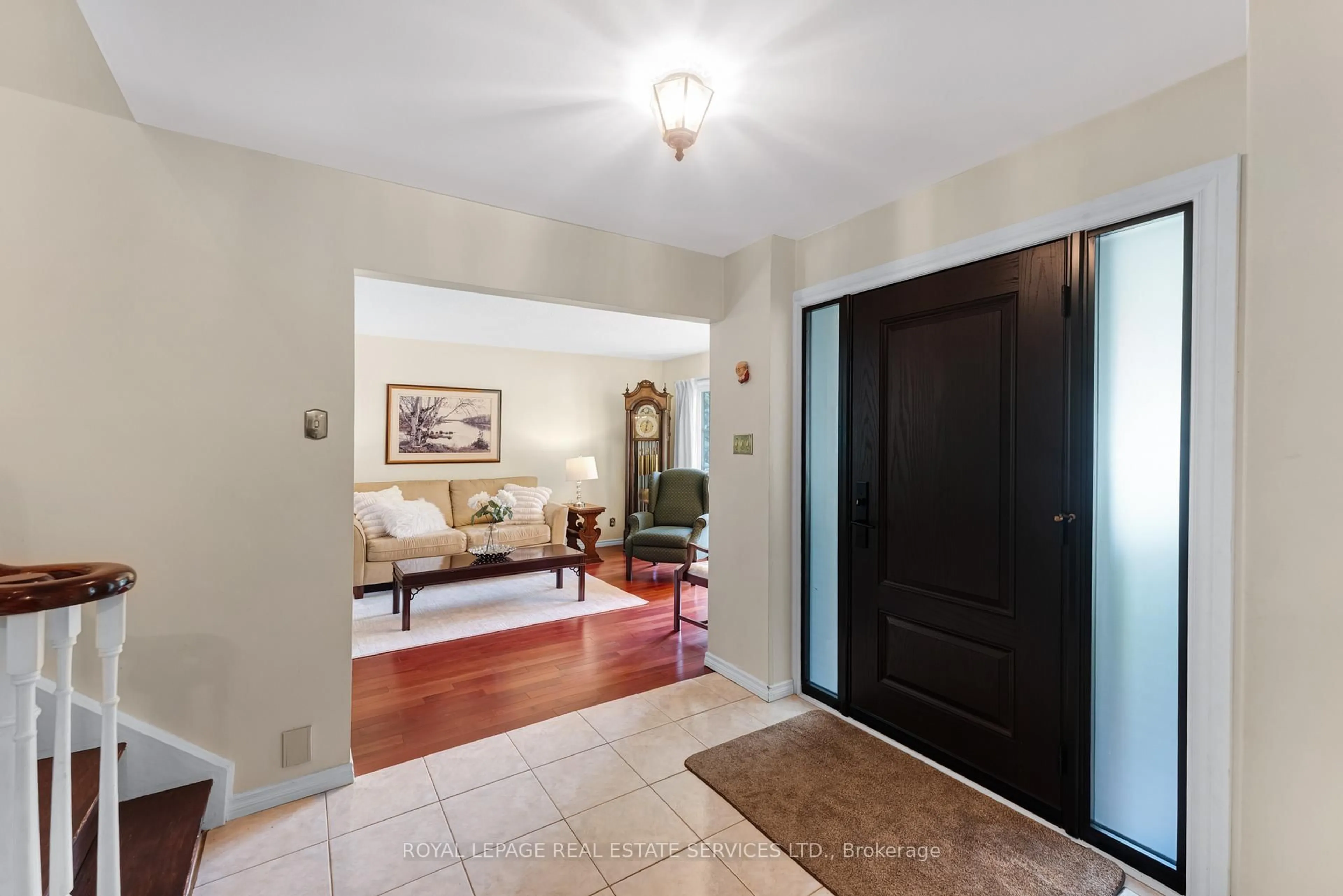 Indoor entryway for 88 GERMORDA Dr, Oakville Ontario L6H 2R1