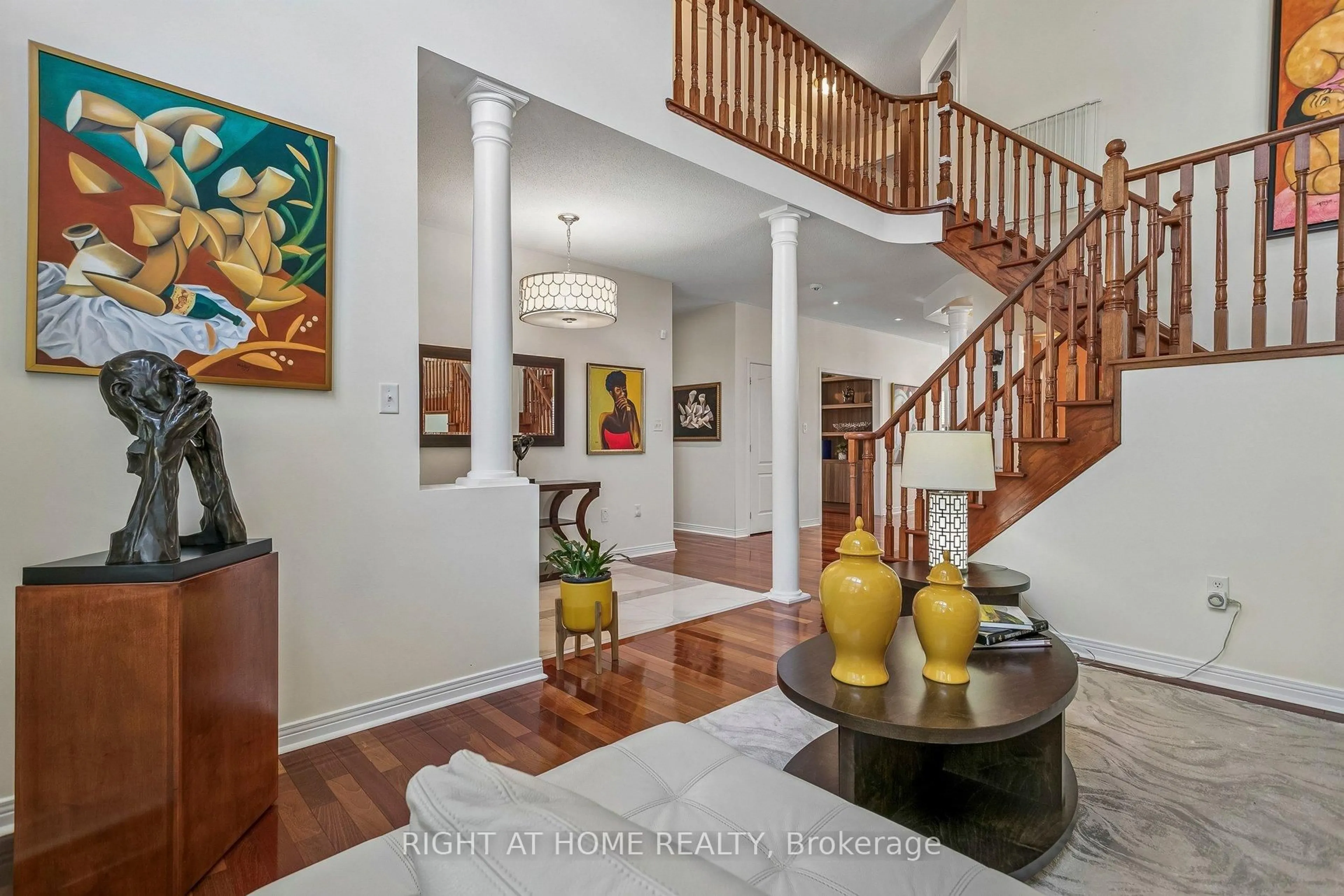Indoor entryway for 4263 Couples Cres, Burlington Ontario L7M 4Z2