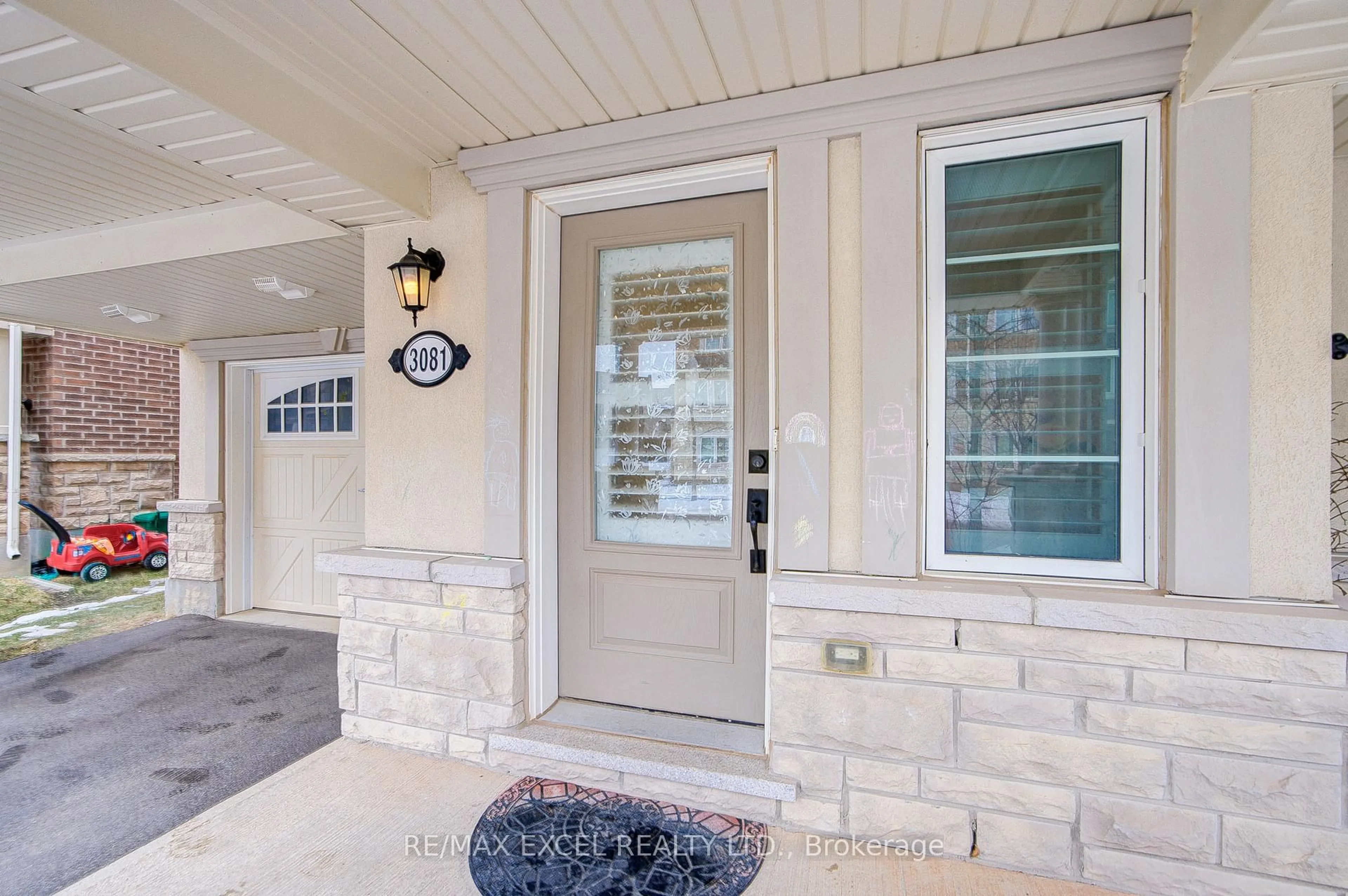 Indoor entryway for 3081 Harebell Gate, Oakville Ontario L6M 0Y9