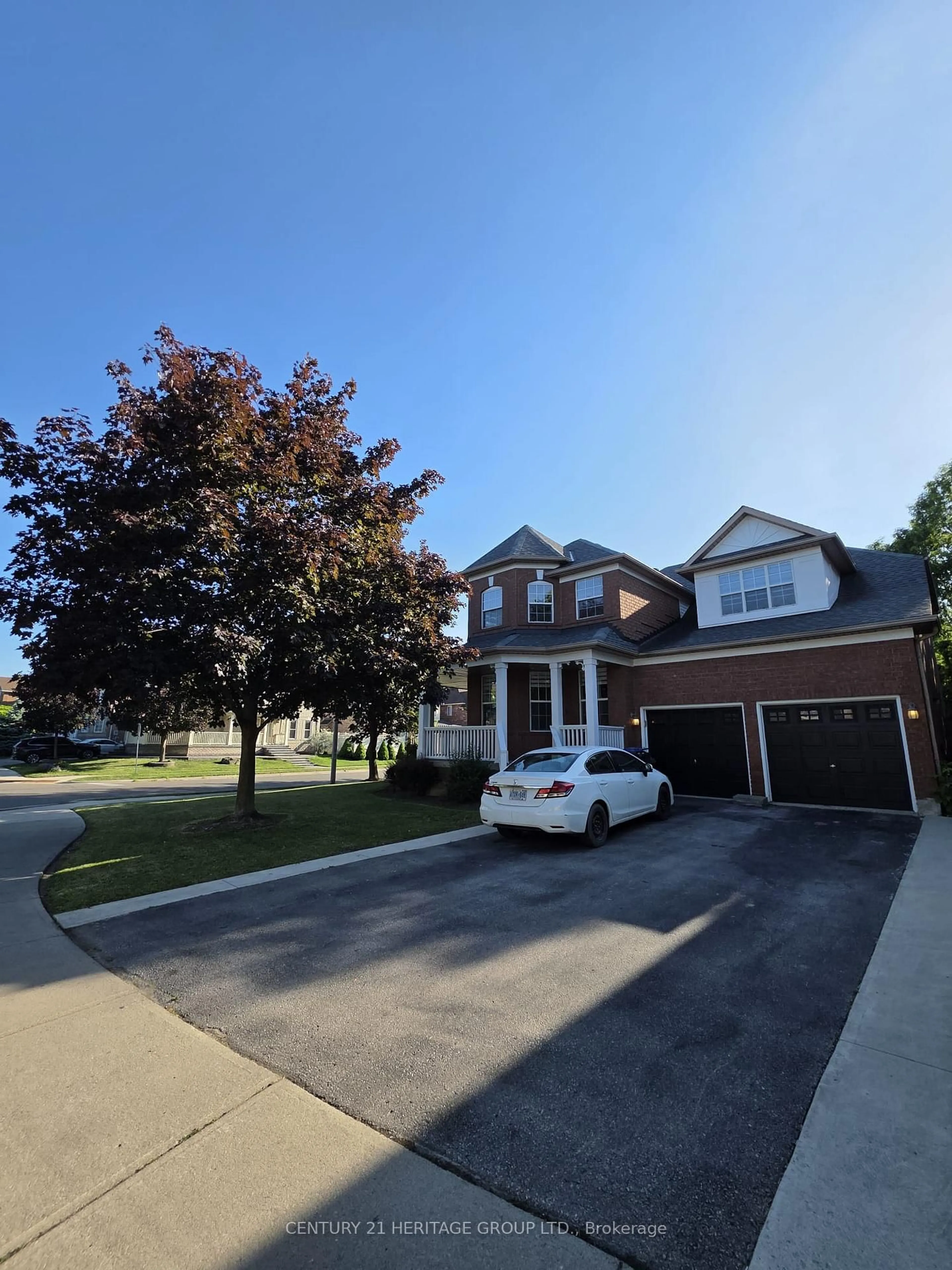 A pic from outside/outdoor area/front of a property/back of a property/a pic from drone, street for 52 Brock Dr, Brampton Ontario L6P 1A2