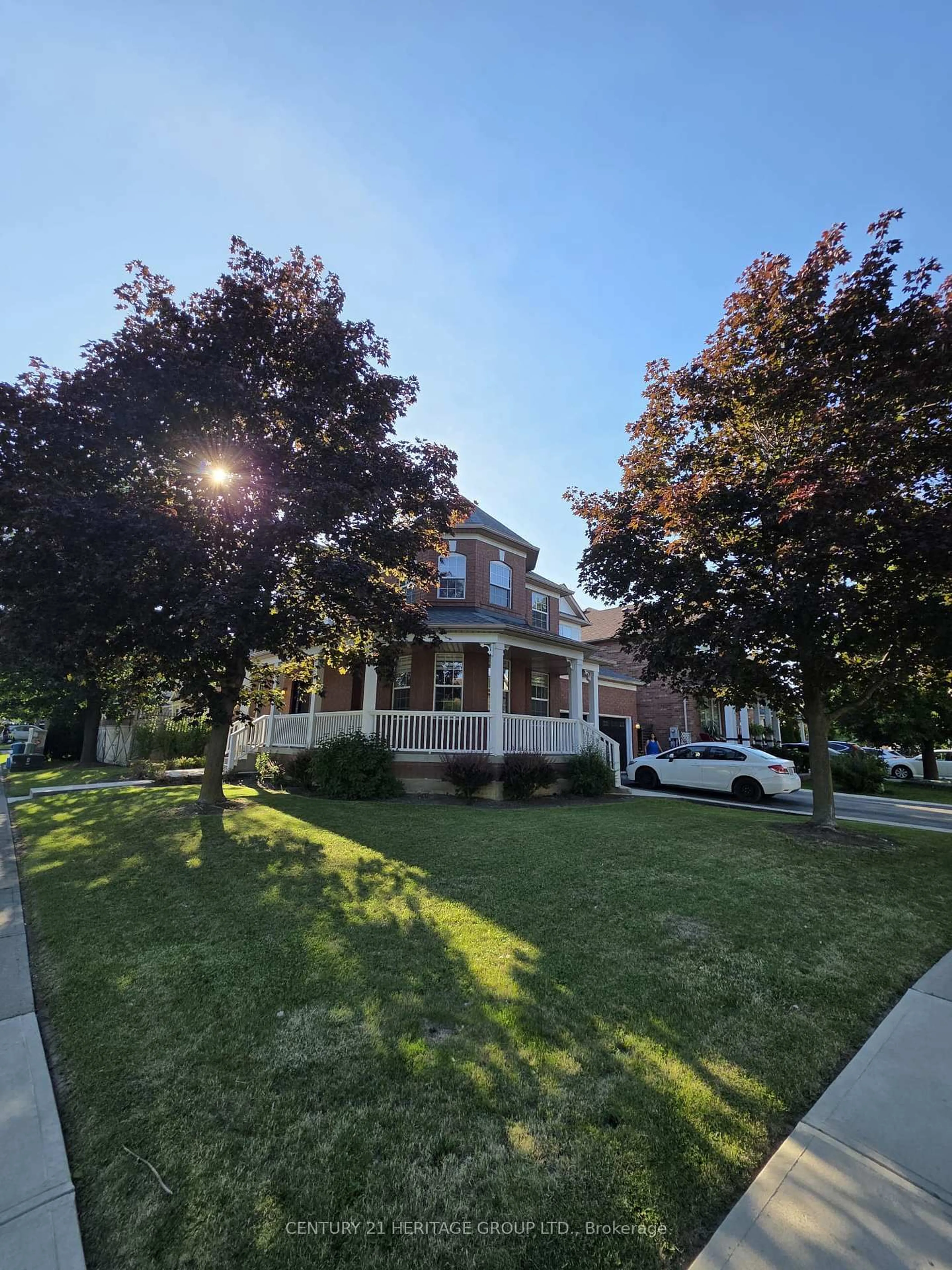 A pic from outside/outdoor area/front of a property/back of a property/a pic from drone, street for 52 Brock Dr, Brampton Ontario L6P 1A2