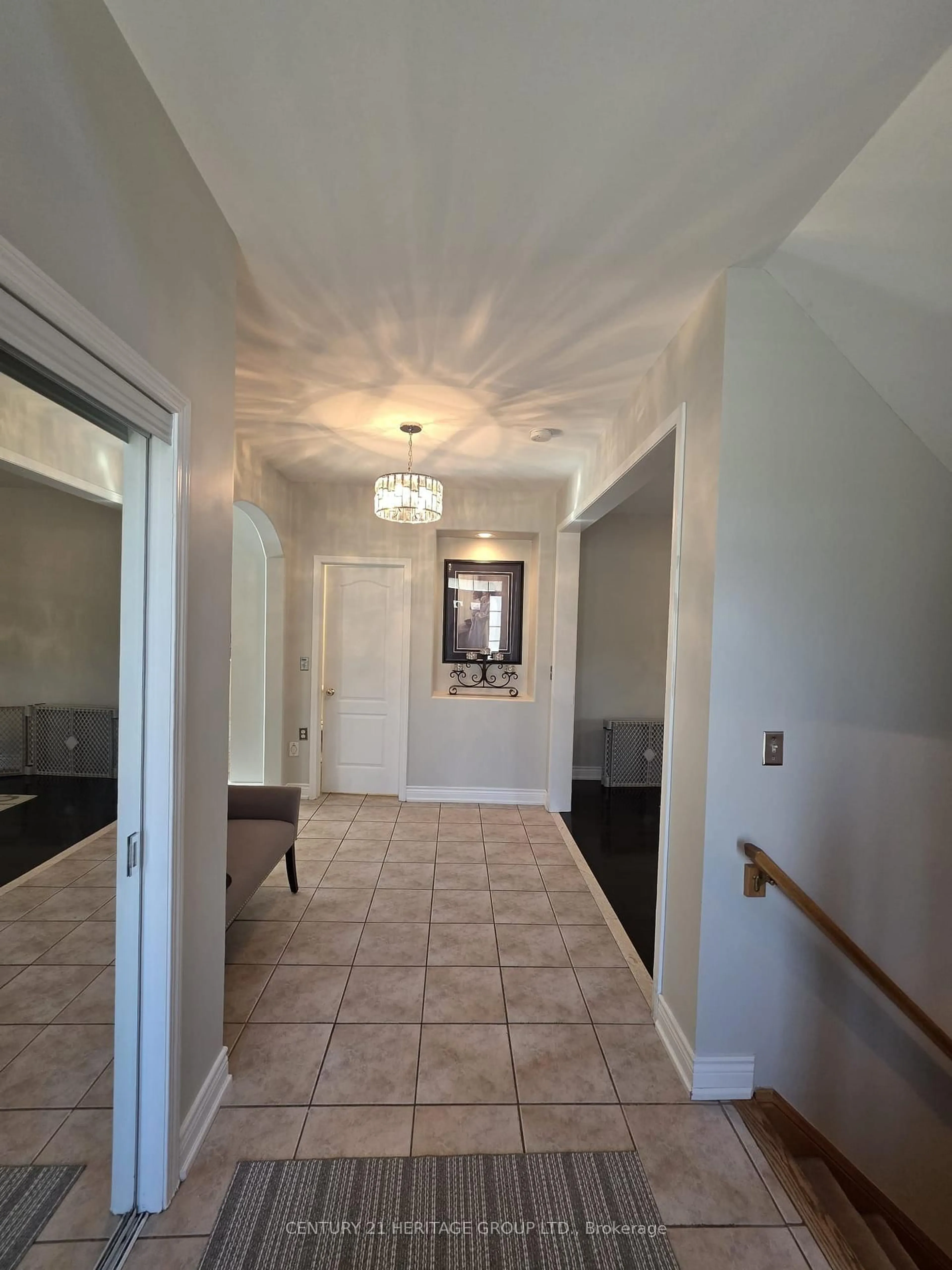 Indoor entryway for 52 Brock Dr, Brampton Ontario L6P 1A2