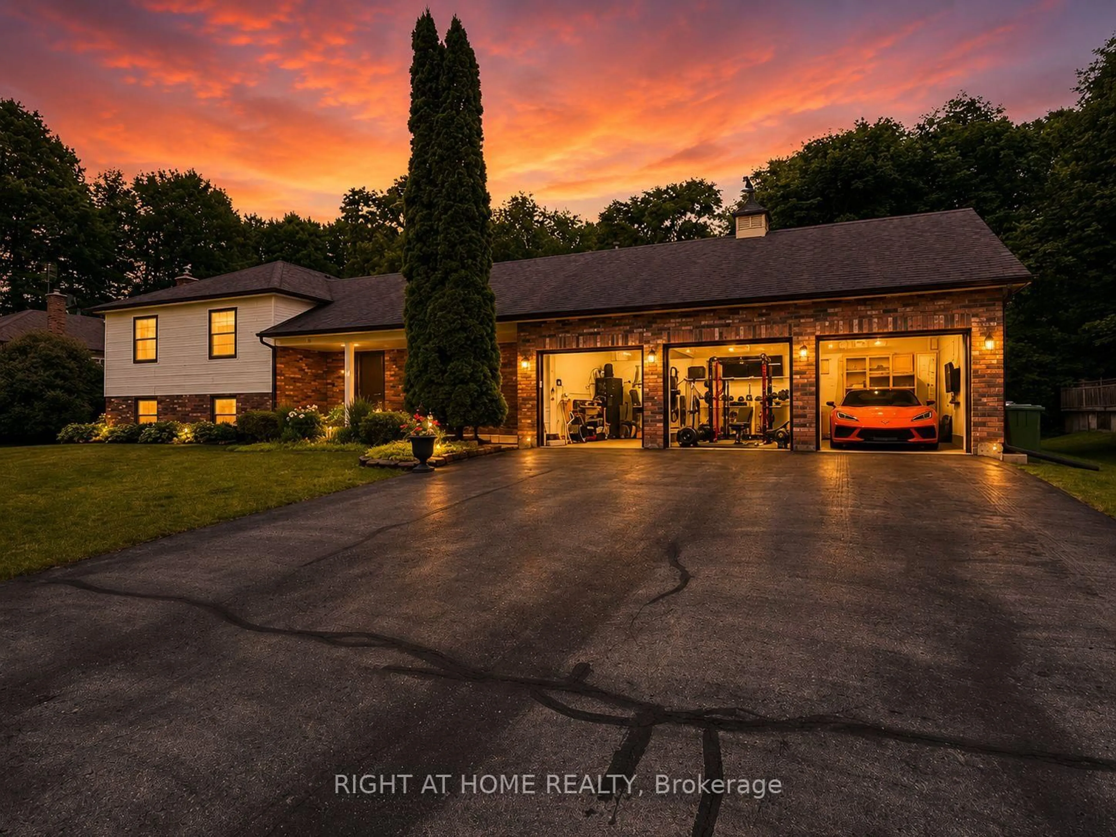 A pic from outside/outdoor area/front of a property/back of a property/a pic from drone, unknown for 16 Snowberry Crt, Caledon Ontario L7K 0B5