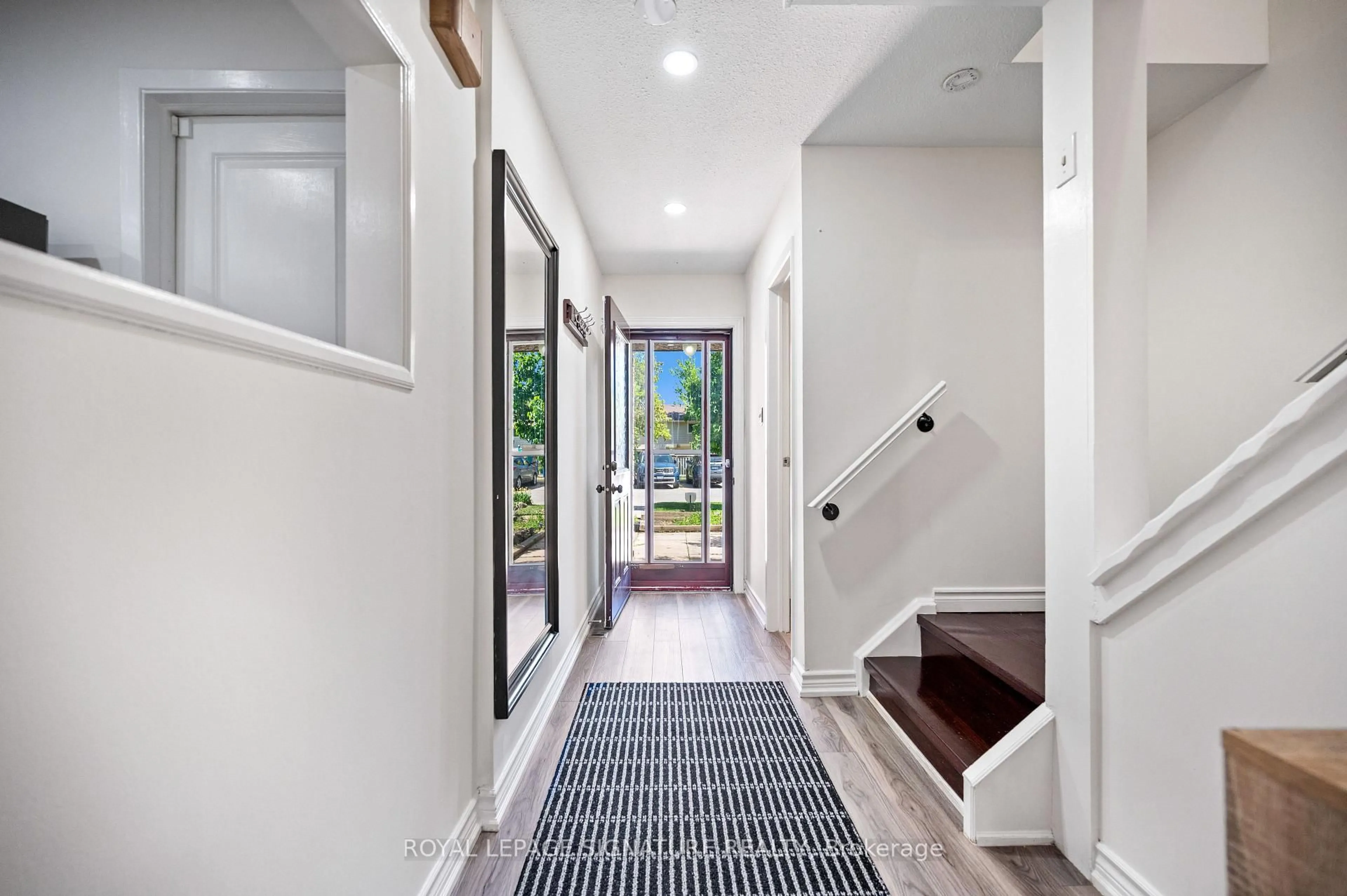 Indoor entryway for 7430 Copenhagen Rd #49, Mississauga Ontario L5N 2C4