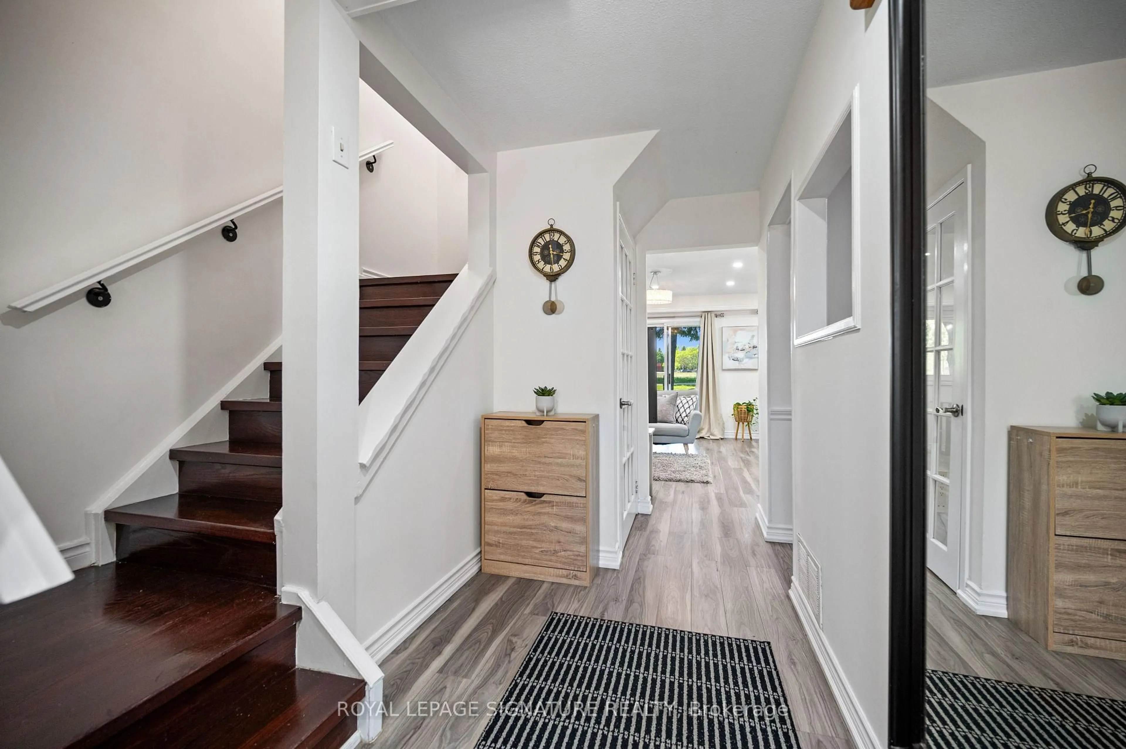 Indoor entryway for 7430 Copenhagen Rd #49, Mississauga Ontario L5N 2C4