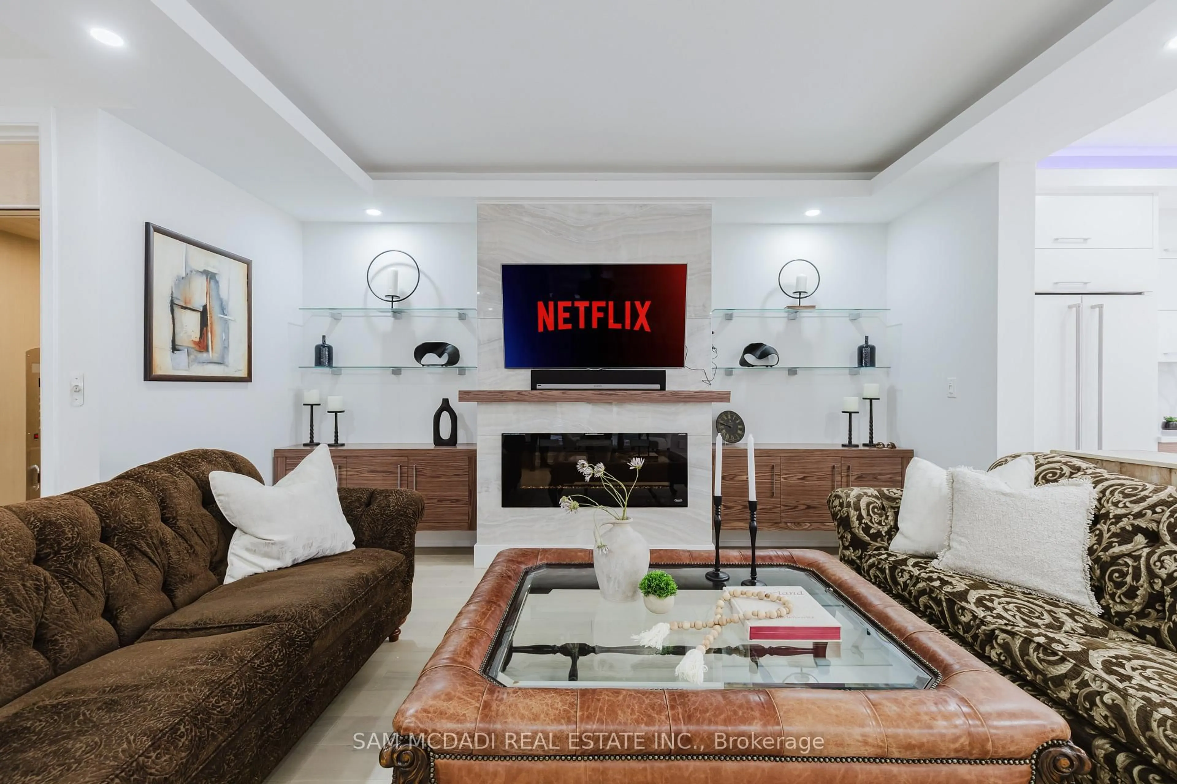 Home theater for 11A Maple Ave, Mississauga Ontario L5H 2R9